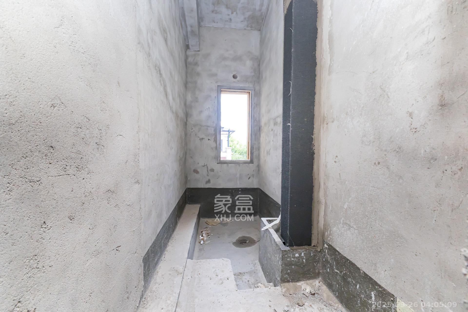 龙湖湘风原著(龙湖湘风星城) 5室3厅3卫 260.0万 龙湖湘风原著(龙湖湘风星城) 5室3厅3卫 260.0万卫生间