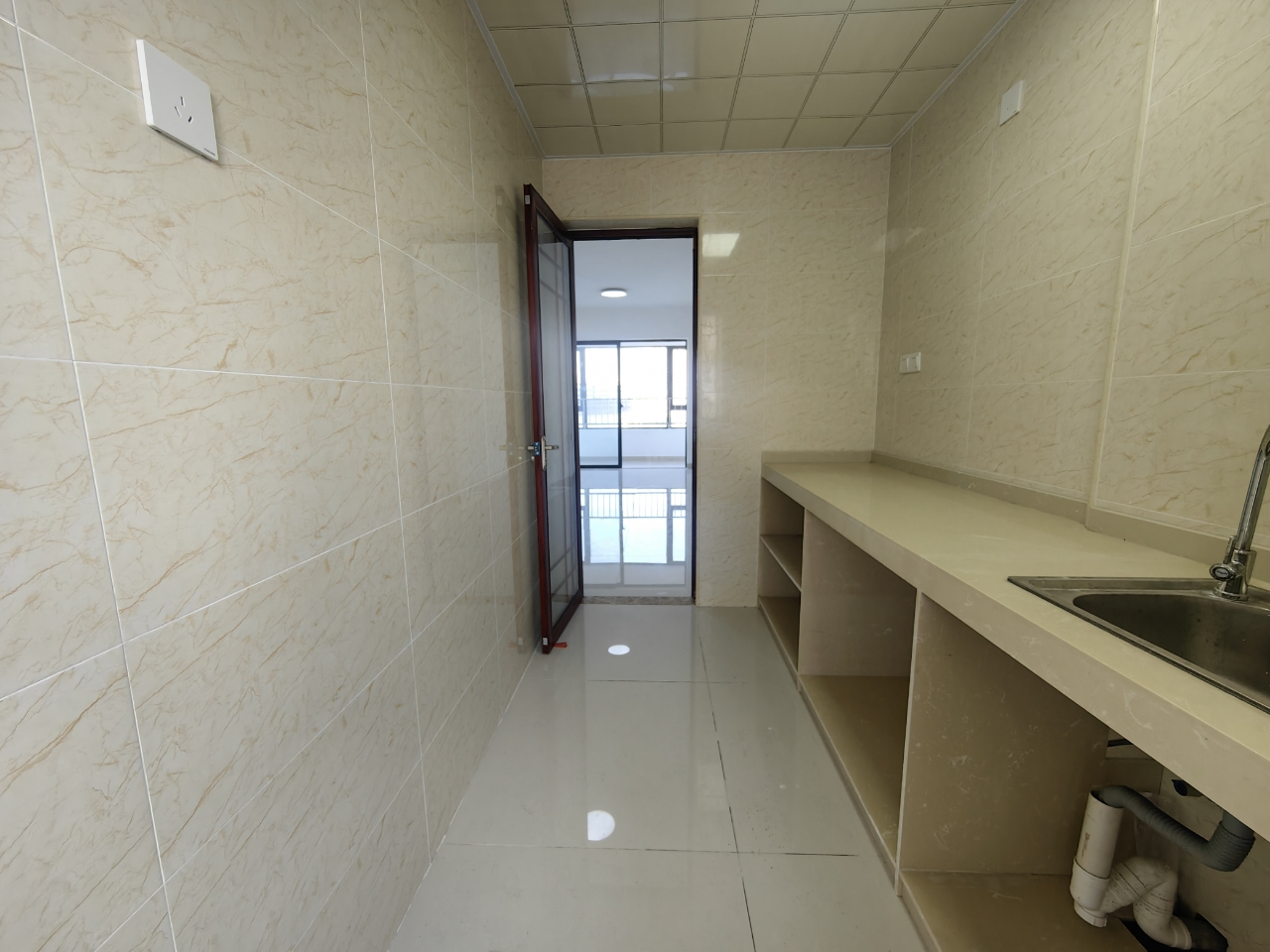 龙城新景  3室2厅2卫    143.0万客厅