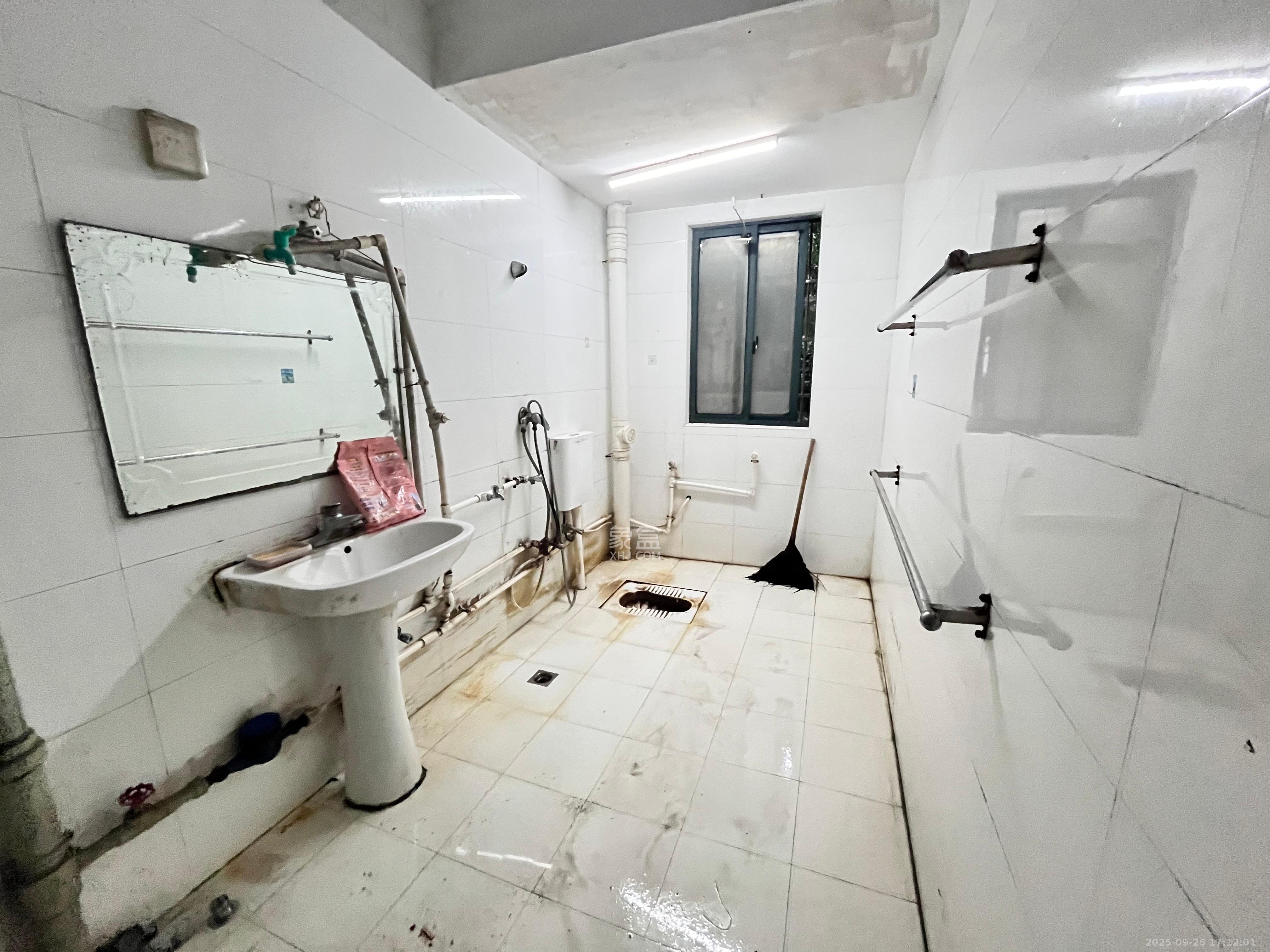 星城世家 4室2厅2卫 3000.0元/月 星城世家 4室2厅2卫 3000.0元/月室内图