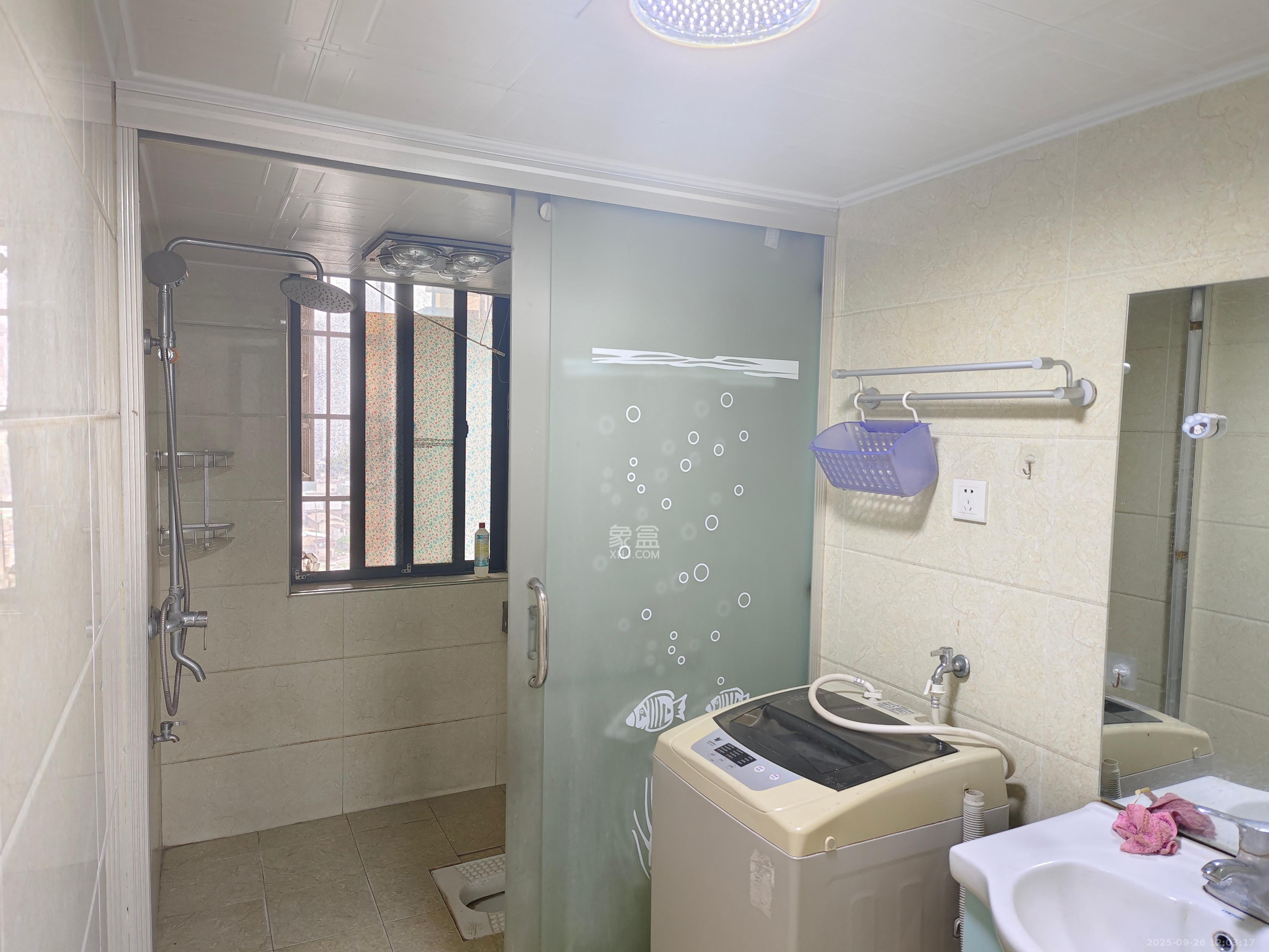 岳鞍阁小区 3室2厅2卫 1800.0元/月 岳鞍阁小区 3室2厅2卫 1800.0元/月室内图