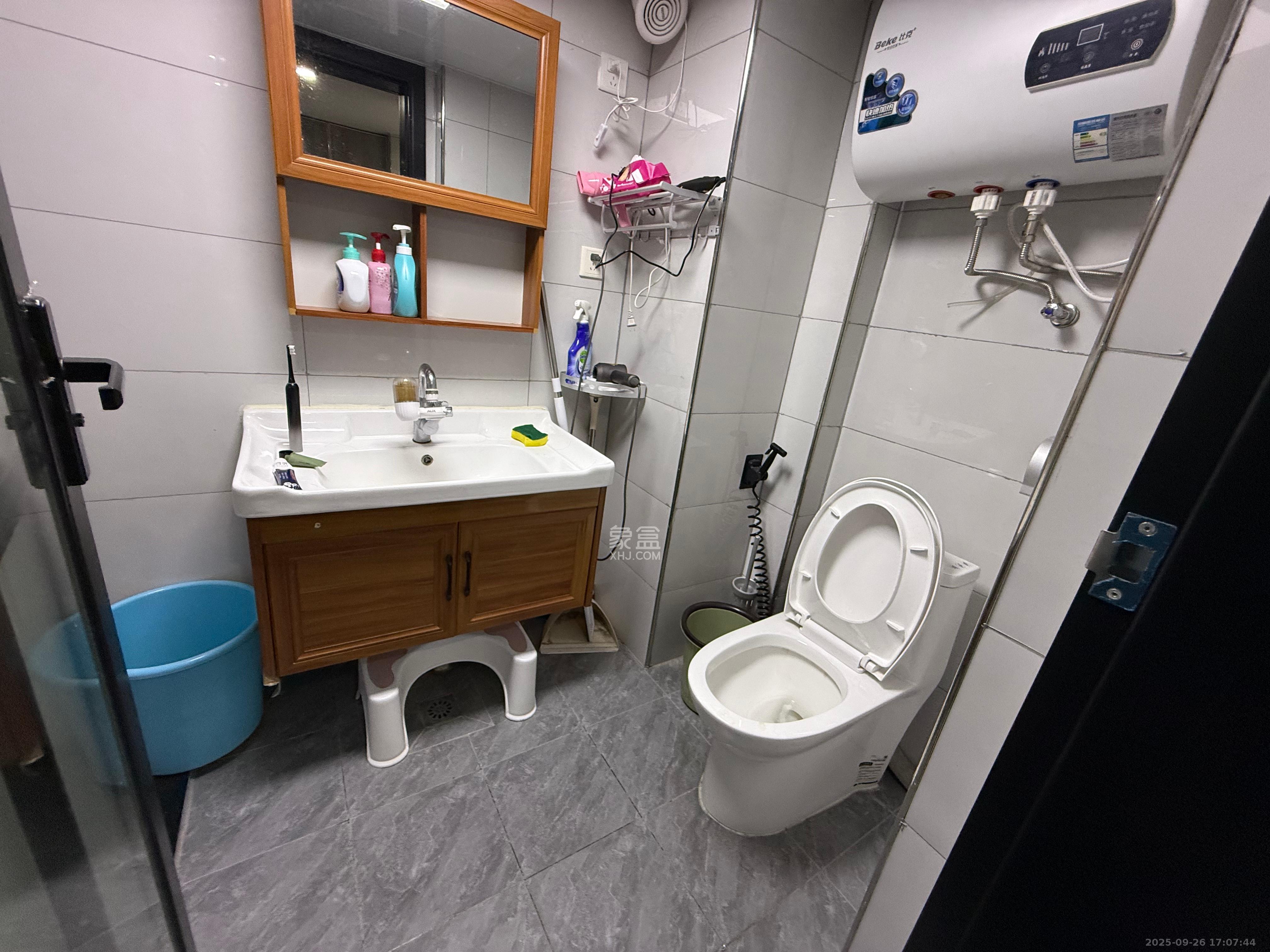 藏珑湖上公馆 1室1厅1卫 2400.0元/月 藏珑湖上公馆 1室1厅1卫 2400.0元/月室内图