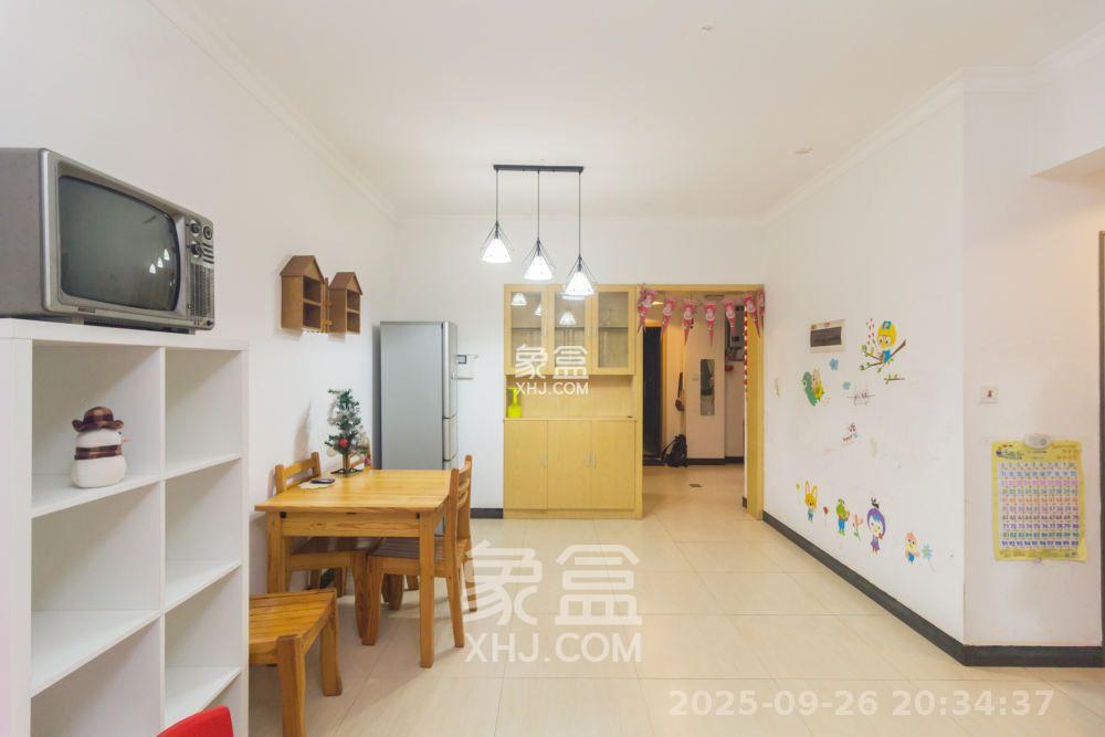 爵士湘  1室2厅1卫    1600.0元/月室内图