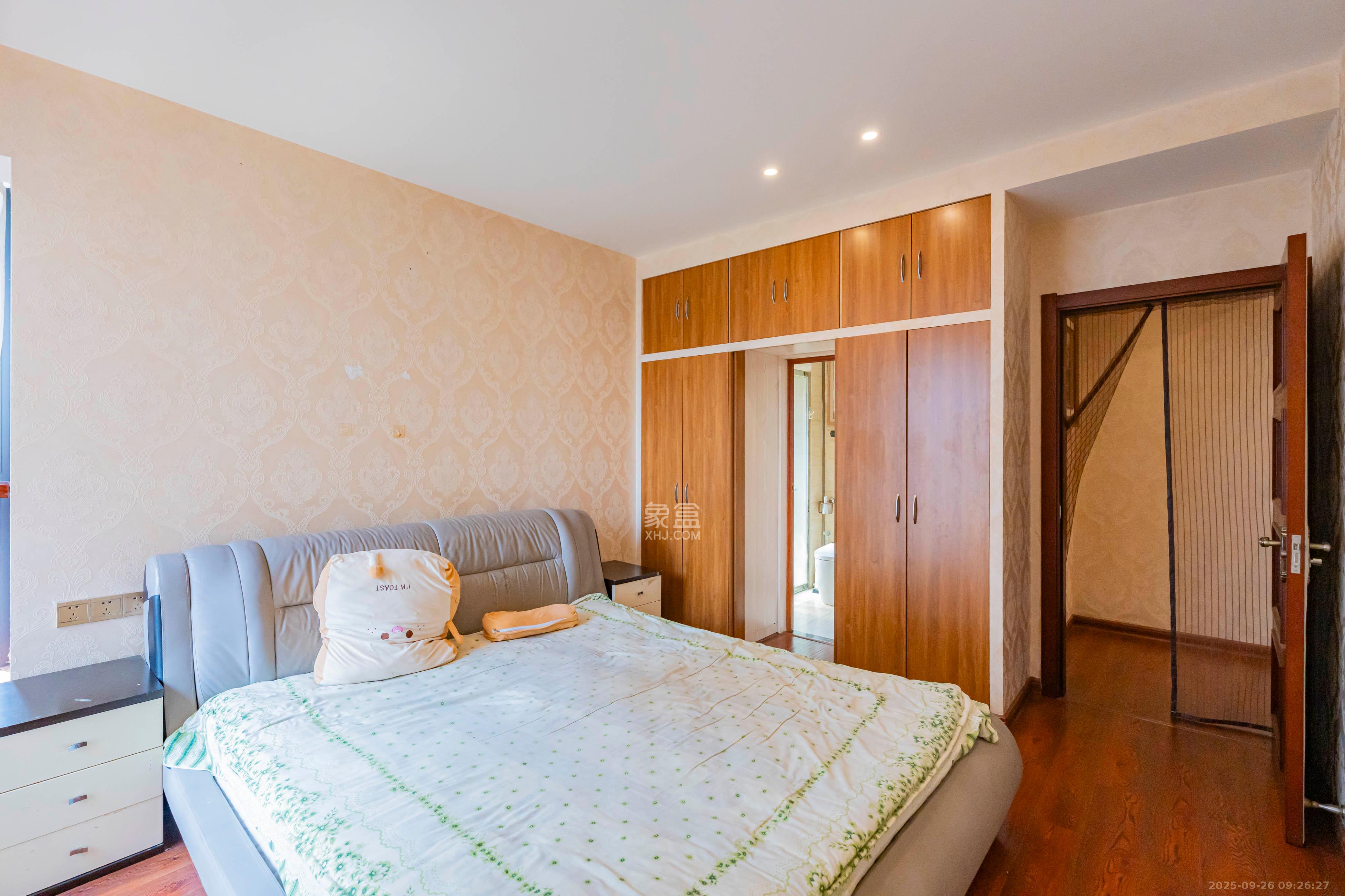 藏珑湖上国际花园 3室2厅2卫 3000.0元/月 藏珑湖上国际花园 3室2厅2卫 3000.0元/月室内图