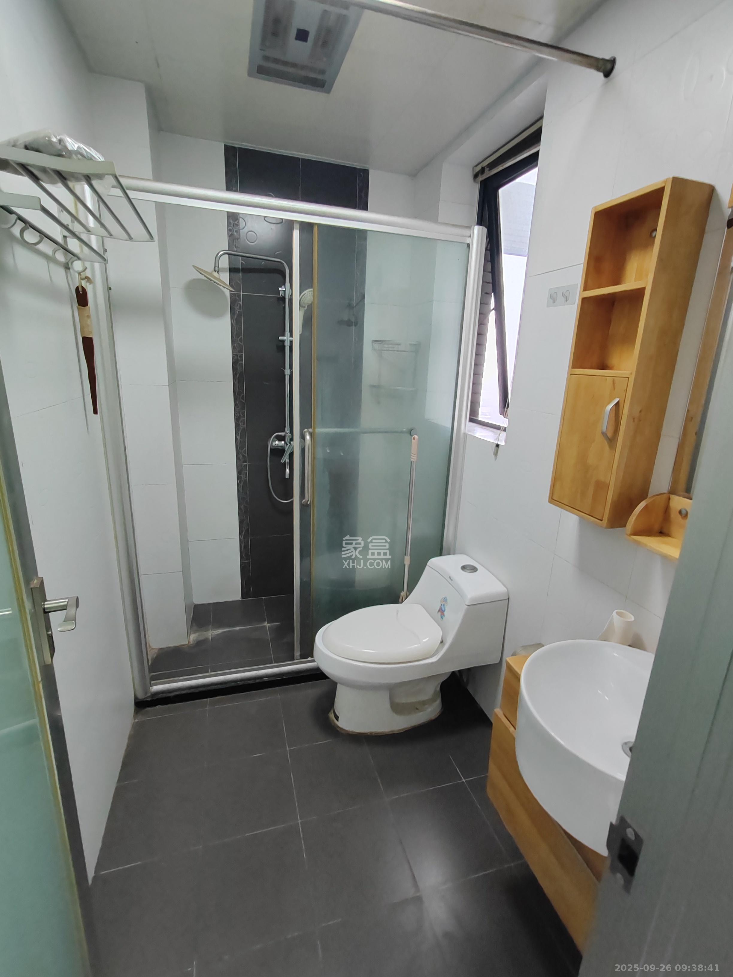 中天广场 1室1厅1卫 2200.0元/月 中天广场 1室1厅1卫 2200.0元/月室内图