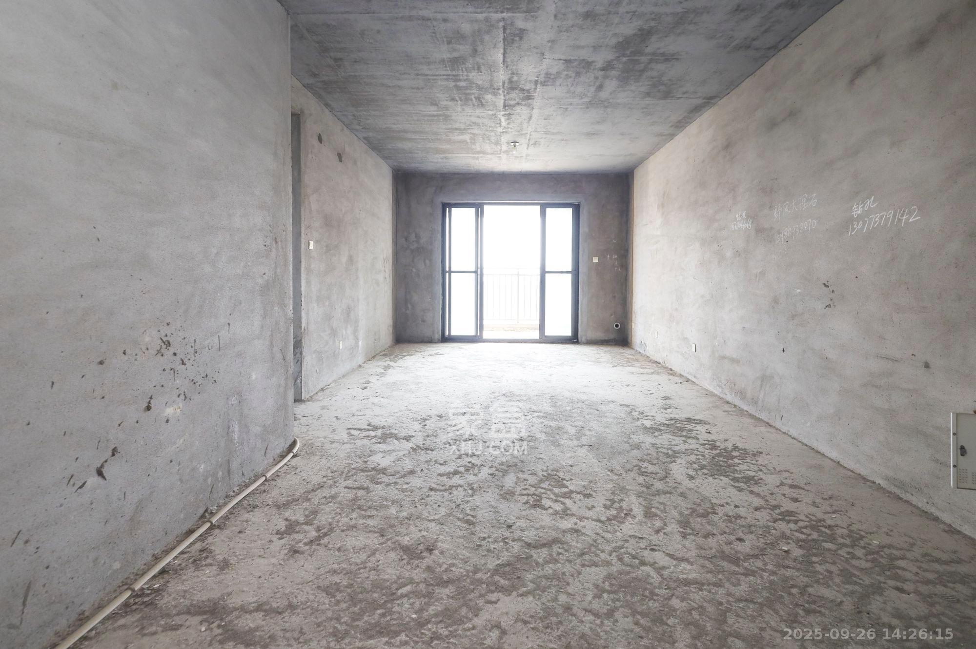 湘诚德峰小区A区  3室2厅1卫    1000.0元/月 湘诚德峰小区A区  3室2厅1卫    1000.0元/月