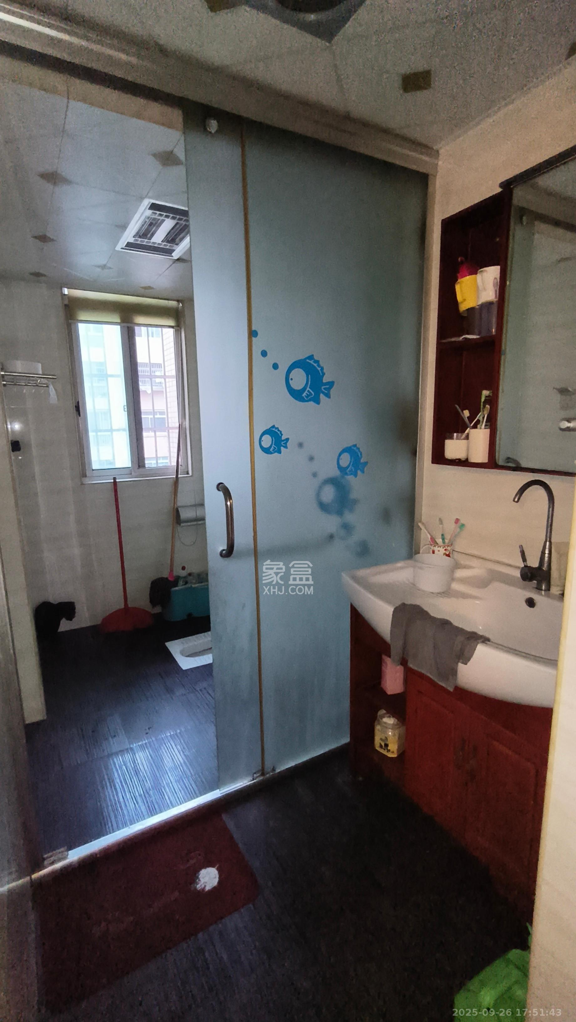 八一小区  3室2厅2卫    2000.0元/月室内图