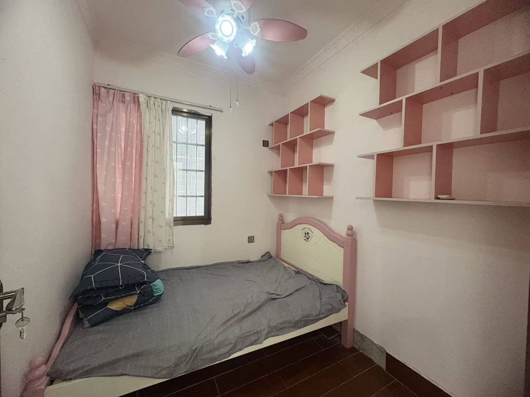 吉星花园 3室2厅2卫 46.8万 吉星花园 3室2厅2卫 46.8万客厅