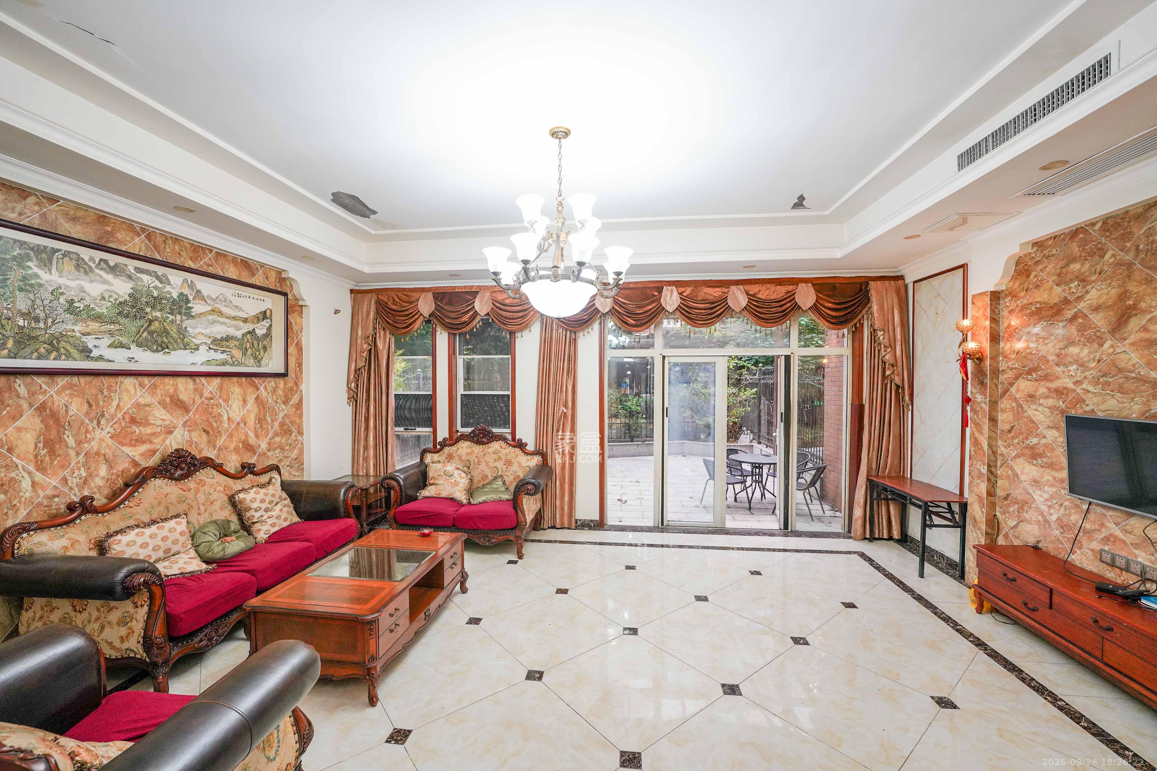 格兰小镇 1室0厅0卫 358.0万 格兰小镇 1室0厅0卫 358.0万客厅