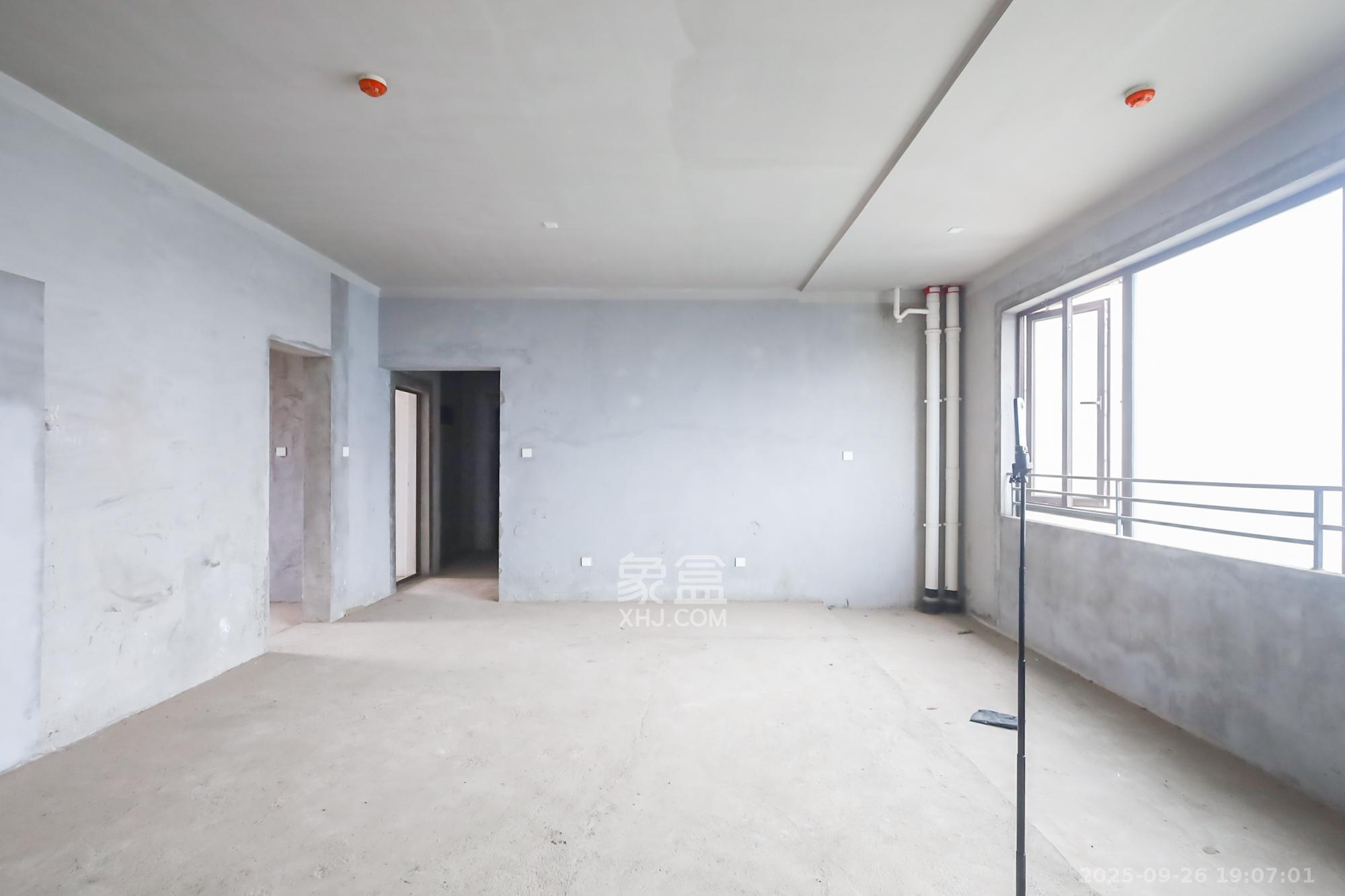 保利西海岸A区 4室2厅2卫 280.0万 保利西海岸A区 4室2厅2卫 280.0万客厅