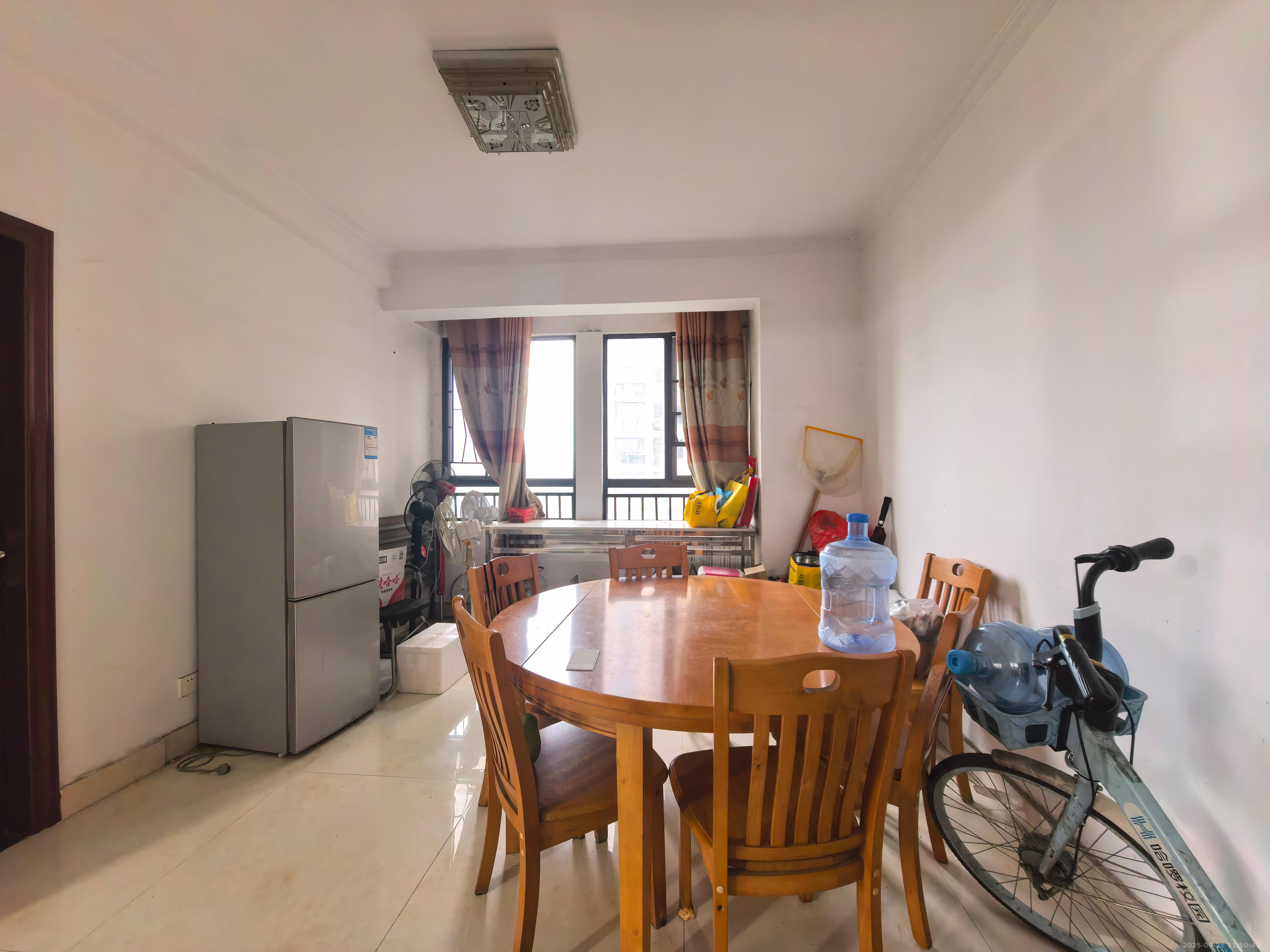 泰山公馆 3室2厅2卫 1800.0元/月 泰山公馆 3室2厅2卫 1800.0元/月室内图