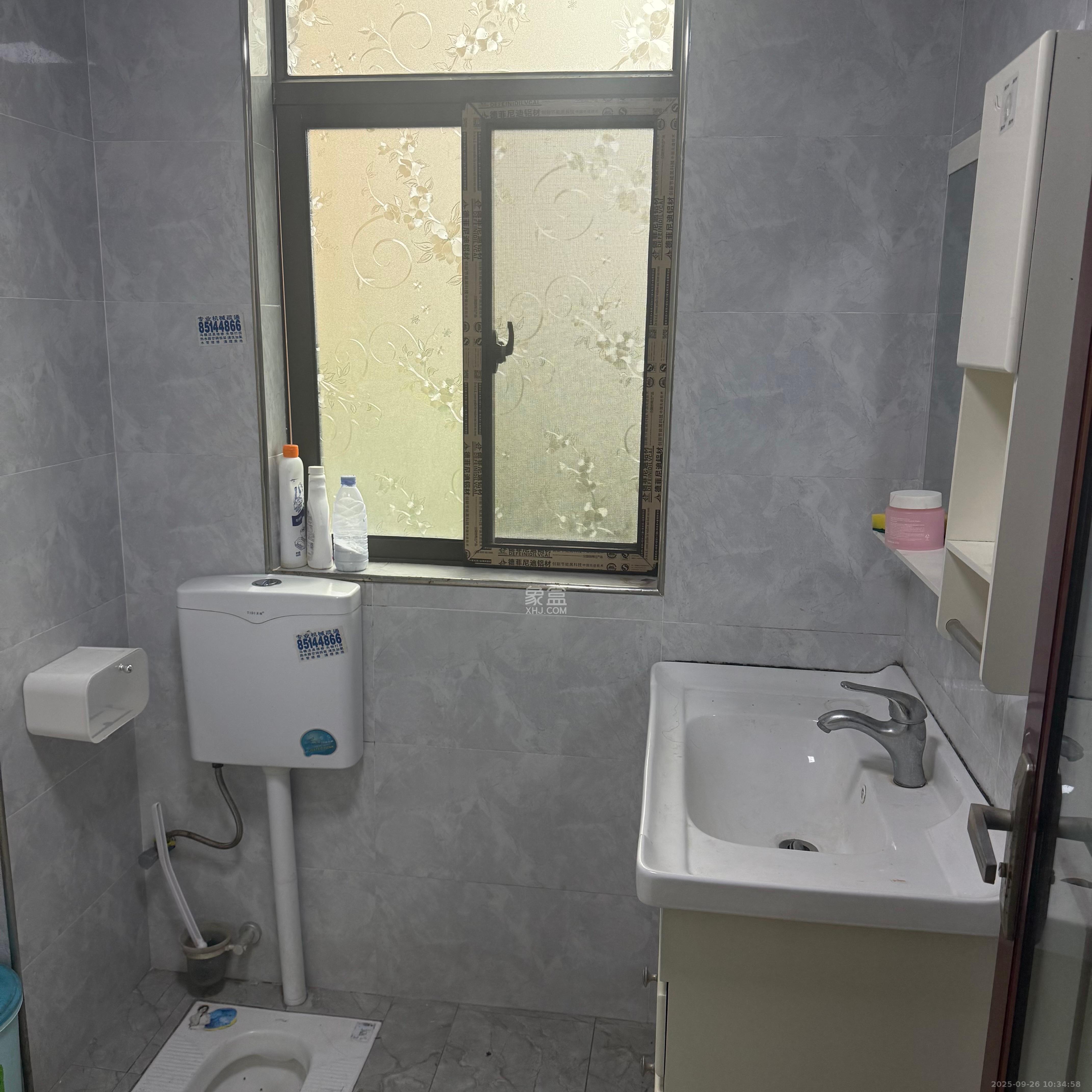 德润小区(丰升德润小区) 3室2厅2卫 2300.0元/月 德润小区(丰升德润小区) 3室2厅2卫 2300.0元/月室内图