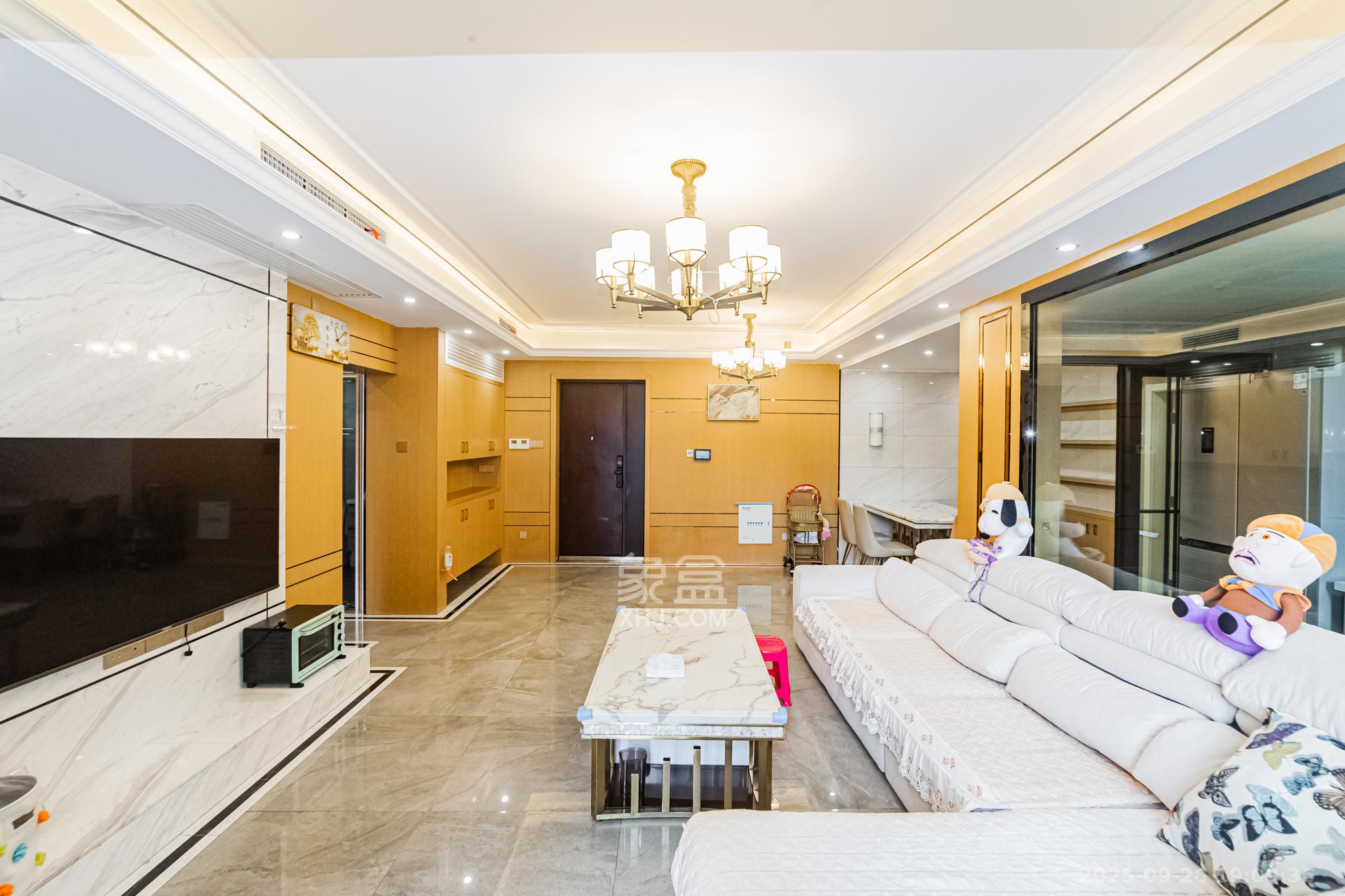 北辰定江洋  2室2厅2卫   235.00万客厅