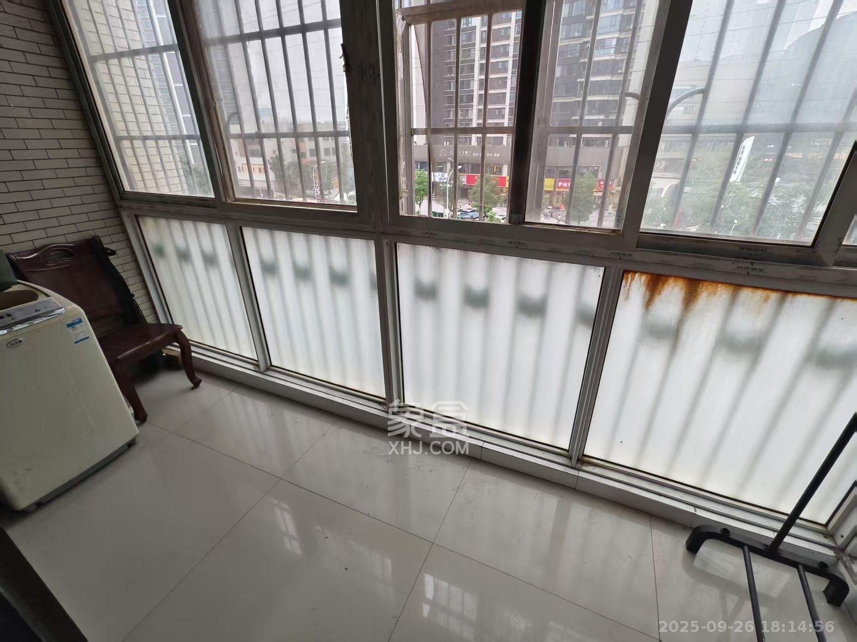 莲湖汽配城  3室2厅1卫    1800.0元/月室内图