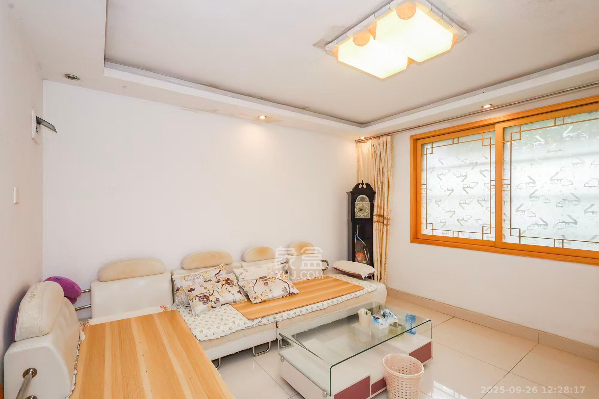 新诚小区 2室1厅1卫 1400.0元/月 新诚小区 2室1厅1卫 1400.0元/月室内图