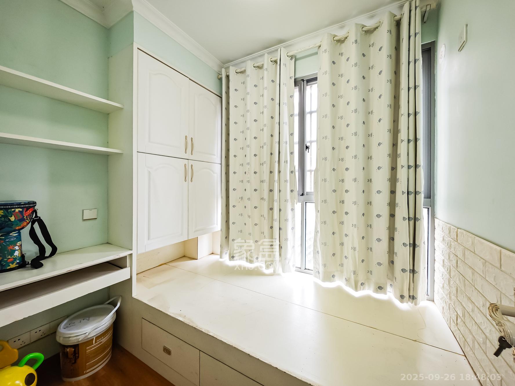 钱隆世家 3室2厅1卫 72.0万 钱隆世家 3室2厅1卫 72.0万卧室