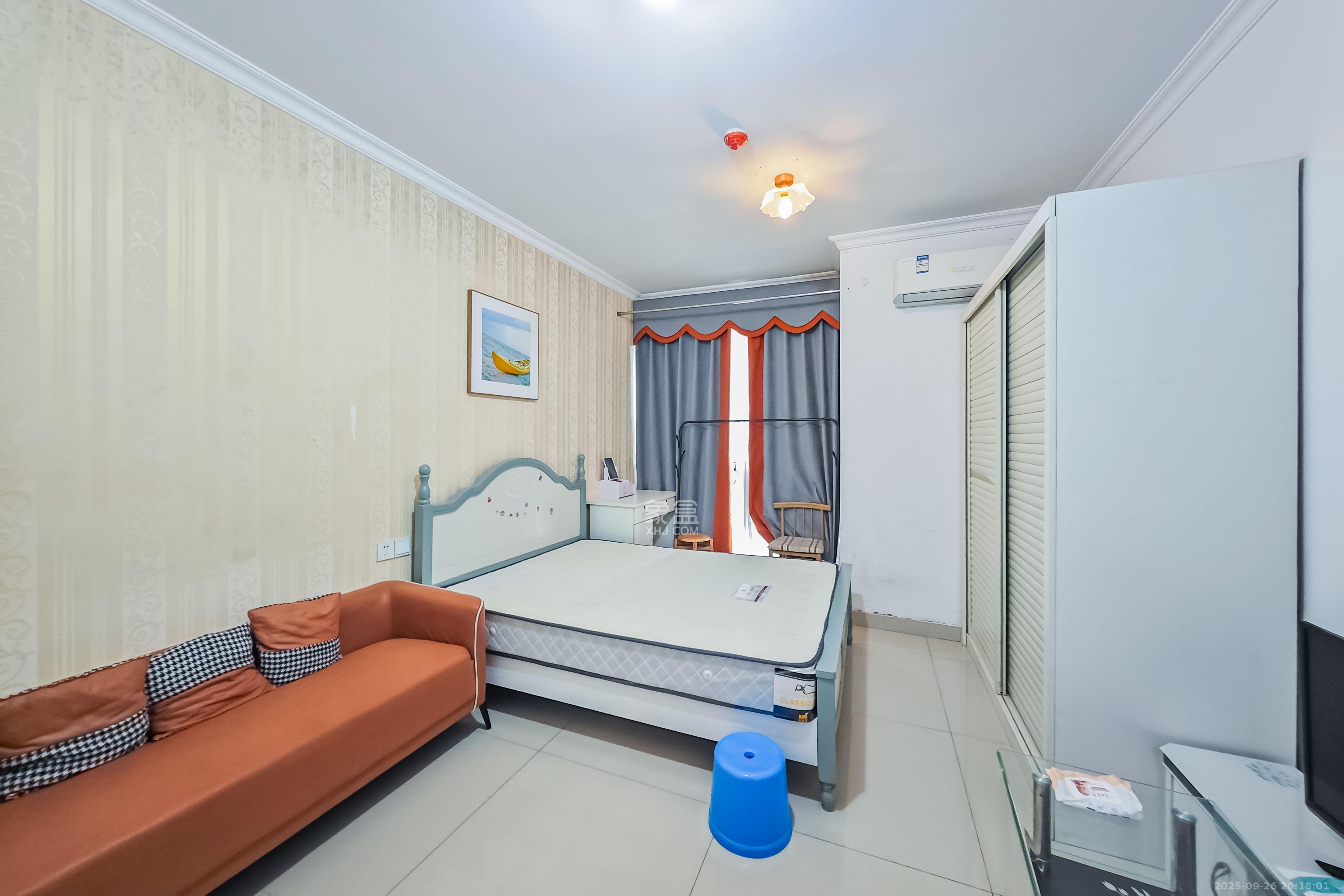 融科东南海 1室1厅1卫 19.5万 融科东南海 1室1厅1卫 19.5万客厅