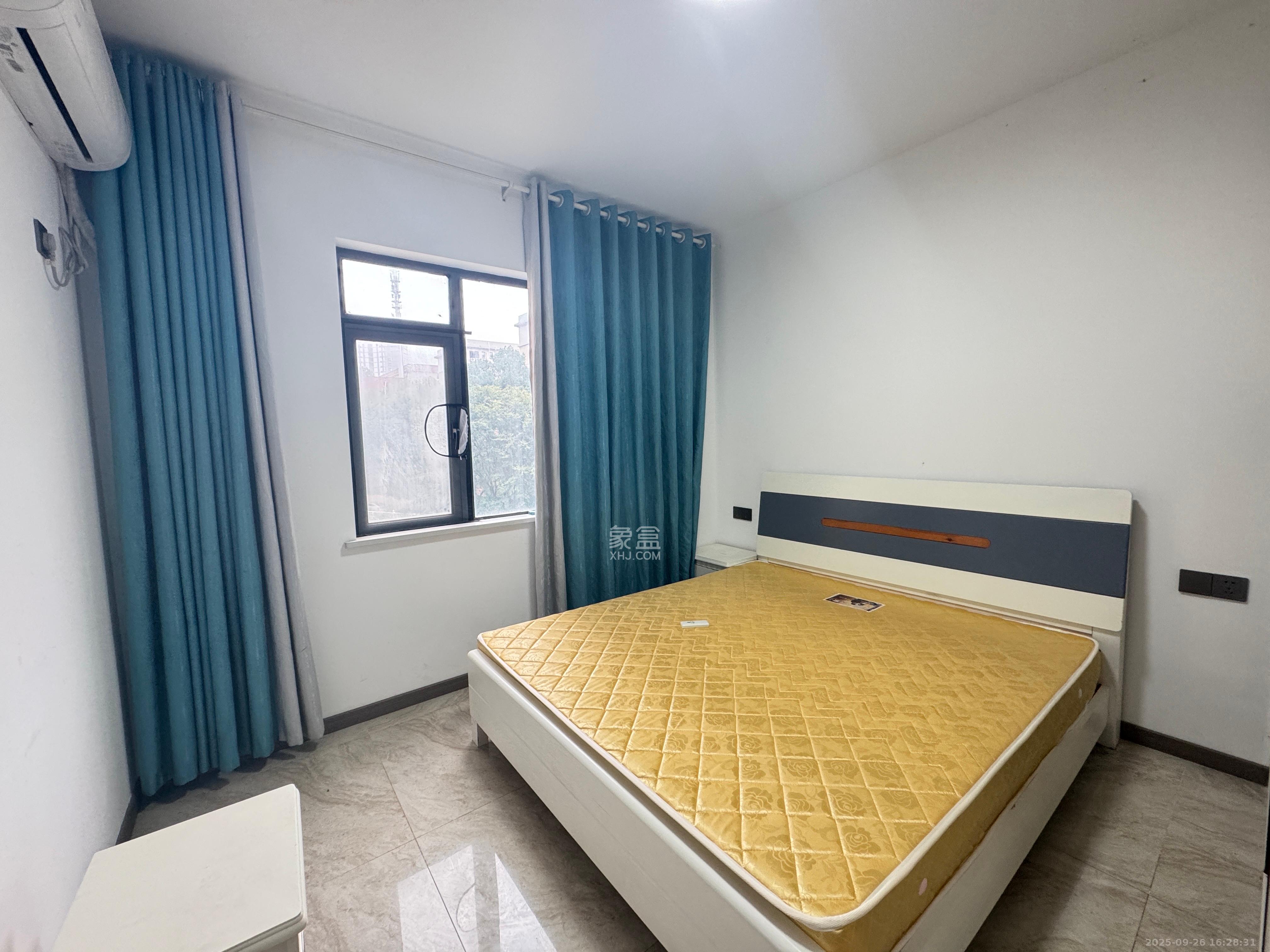 月亮湾草莓街区一、二期 4室2厅1卫 2300.0元/月 月亮湾草莓街区一、二期 4室2厅1卫 2300.0元/月室内图