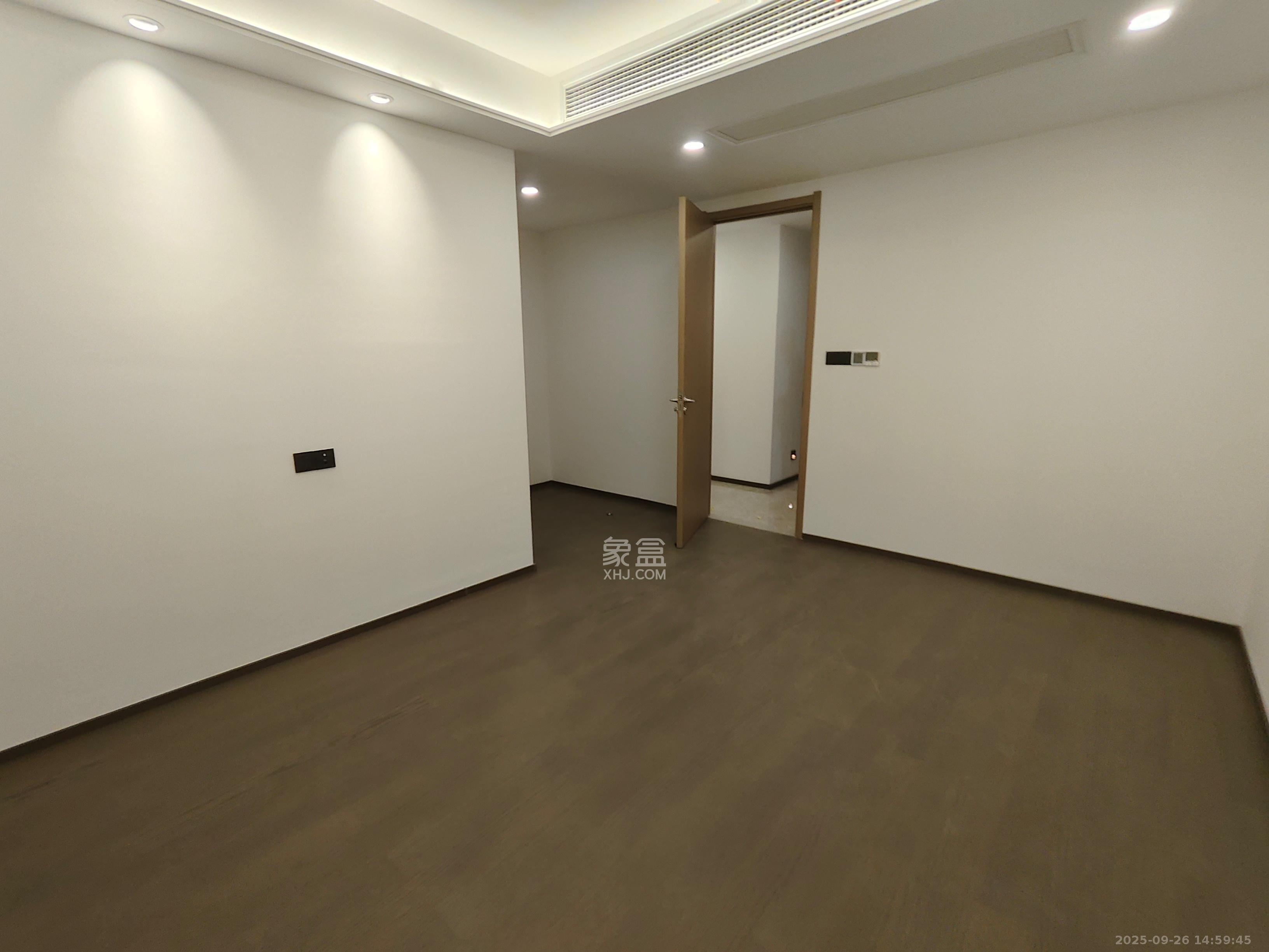 德奥上河城章  4室2厅2卫    3900.0元/月室内图