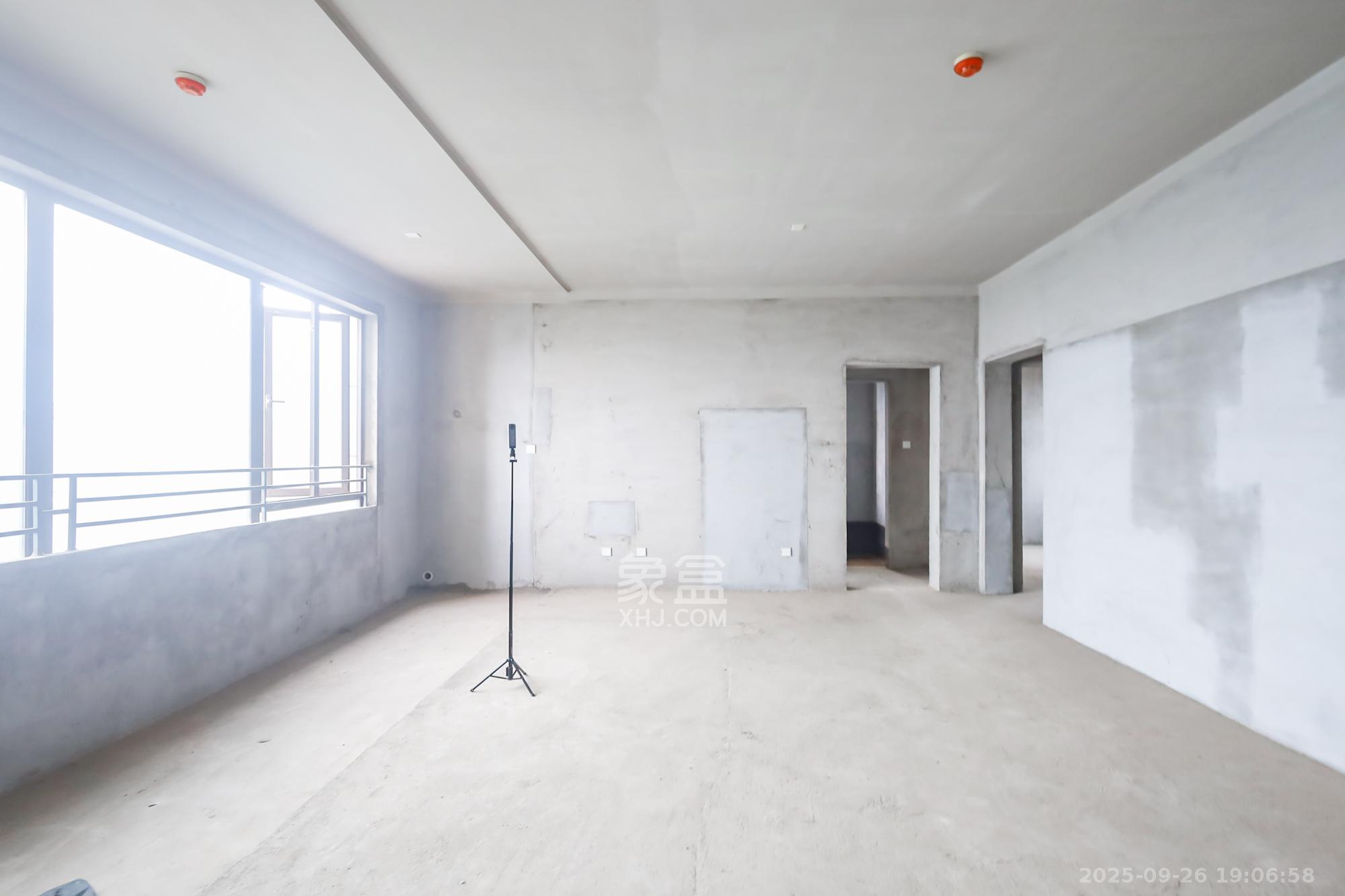 保利西海岸A区 4室2厅2卫 280.0万 保利西海岸A区 4室2厅2卫 280.0万客厅