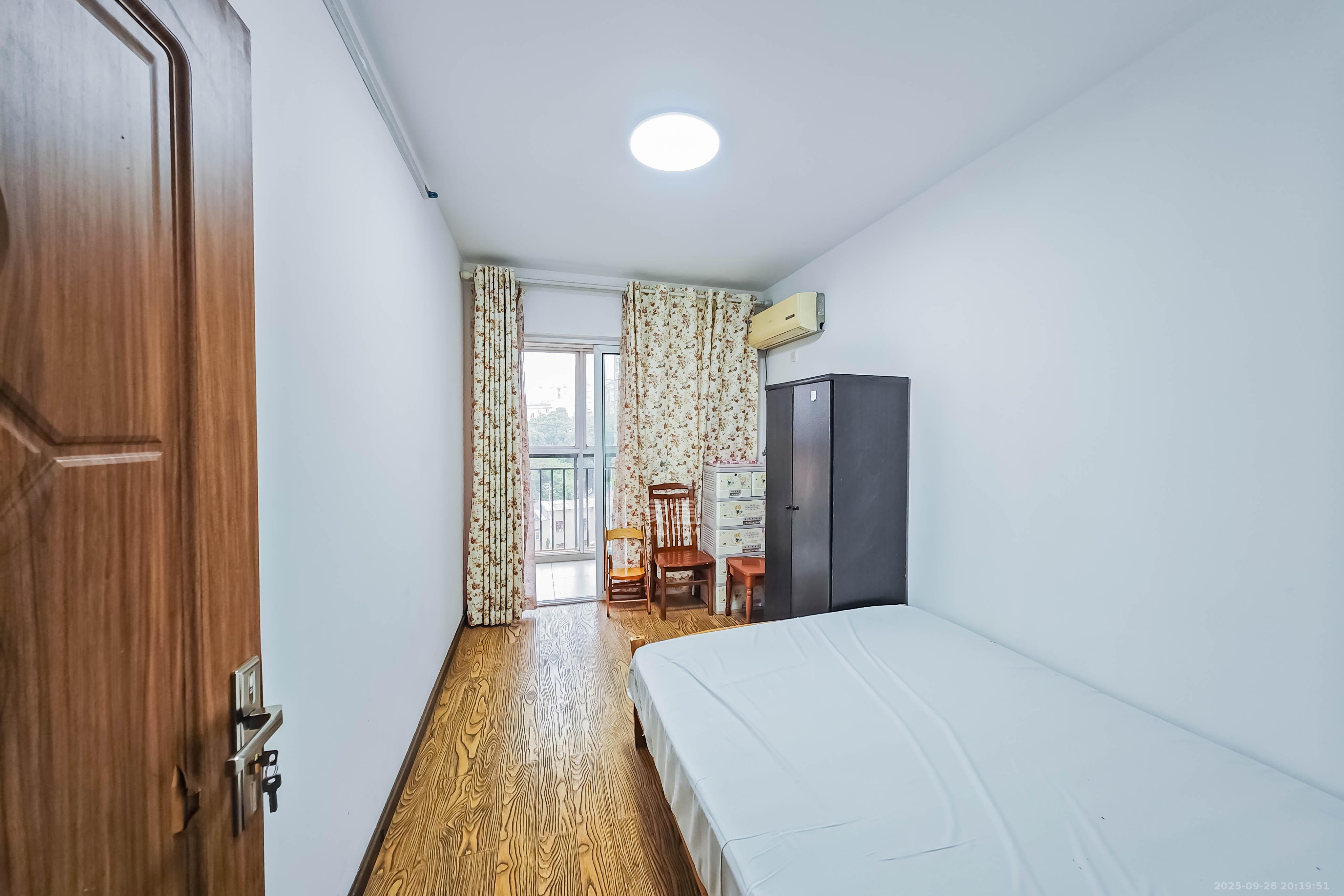 天凯东苑 2室1厅1卫 56.0万 天凯东苑 2室1厅1卫 56.0万卧室