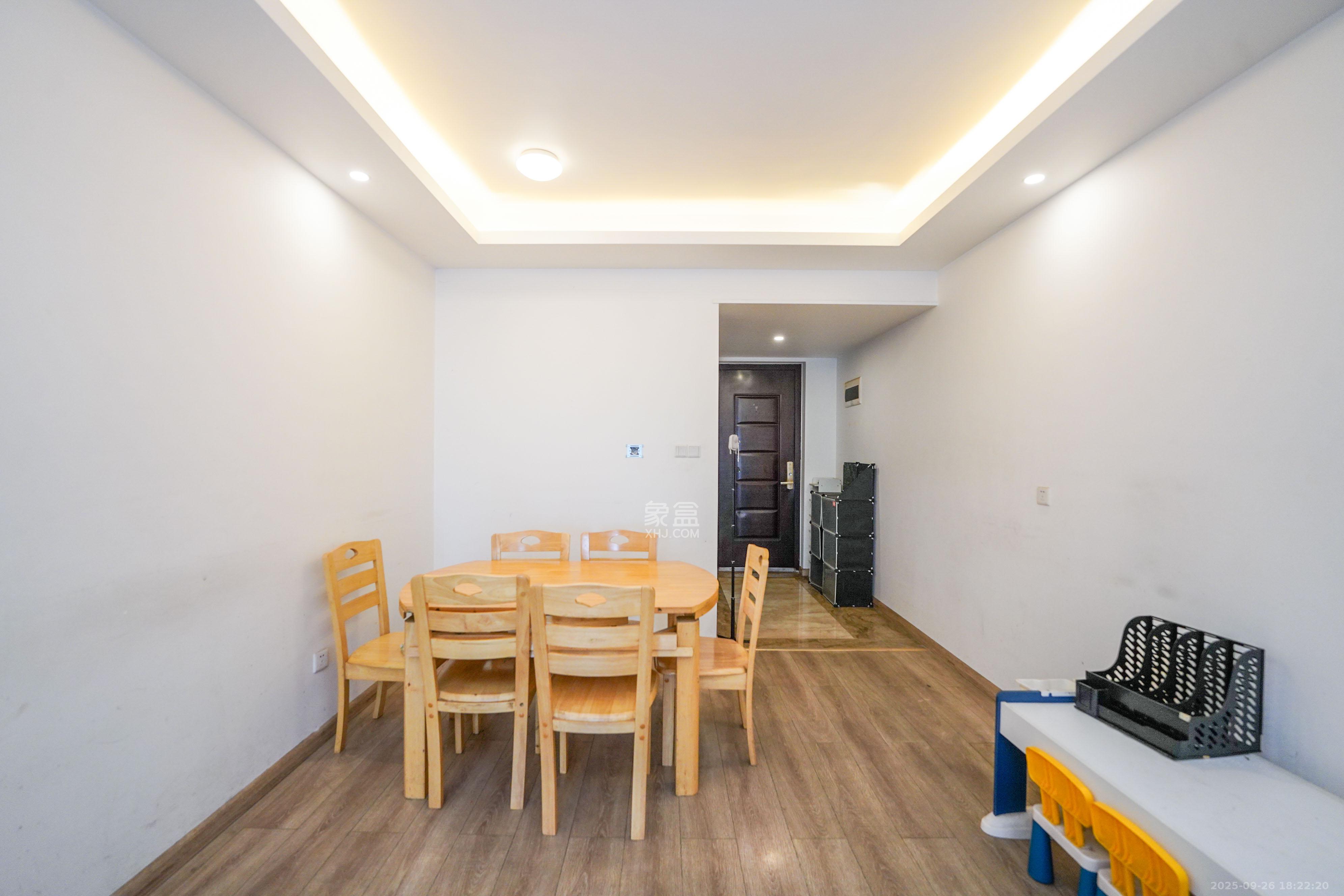 汇金城/嘉华城（二期、三期）  3室2厅2卫    110.0万客厅