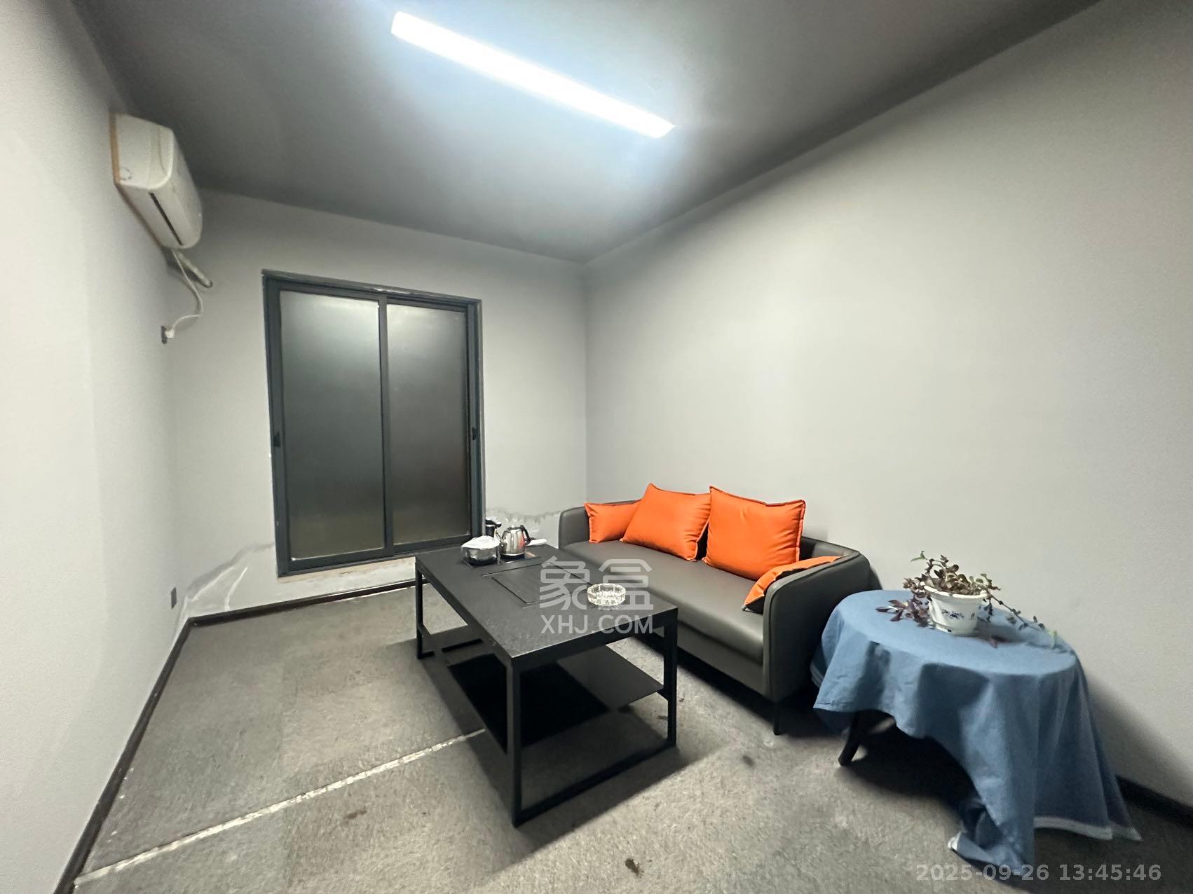 藏珑湖上国际花园 6室2厅2卫 8000.0元/月 藏珑湖上国际花园 6室2厅2卫 8000.0元/月室内图