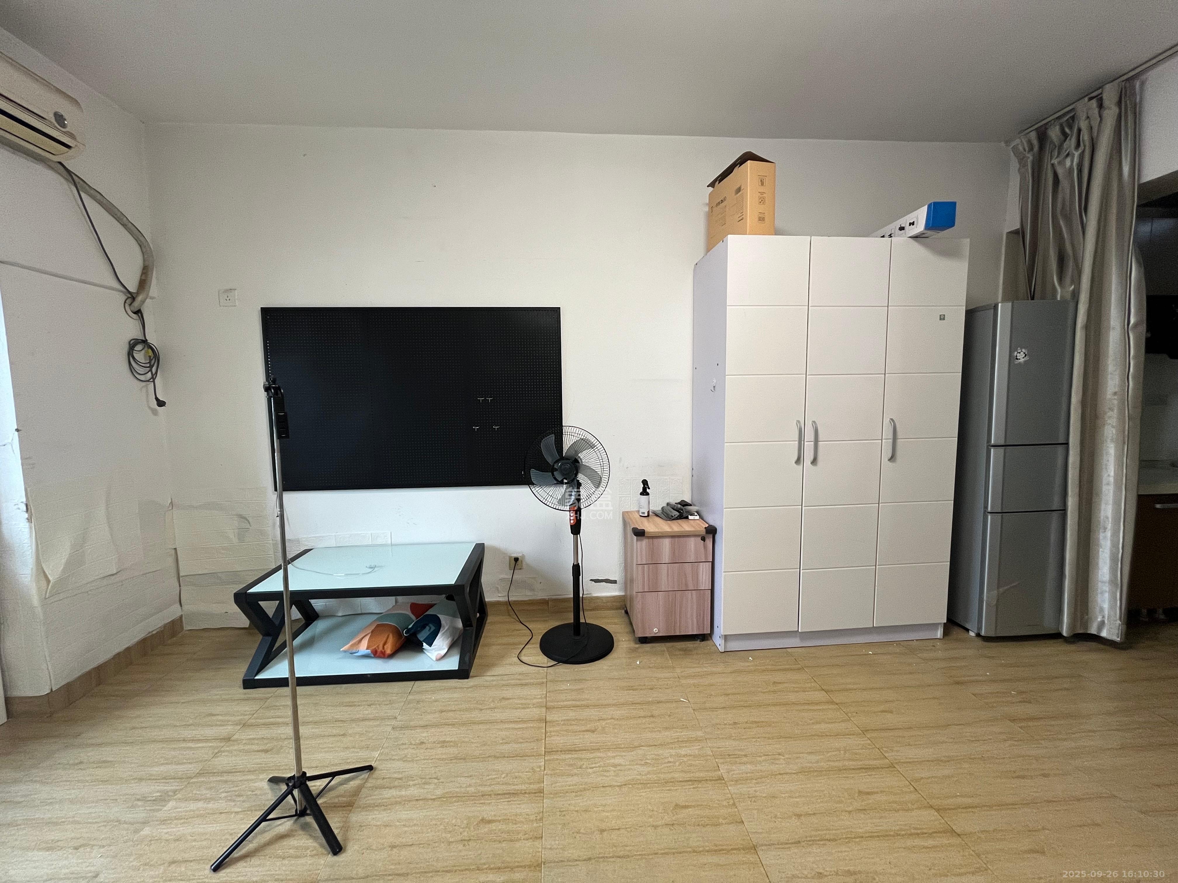 山水华景 1室1厅1卫 1300.00元/月 山水华景 1室1厅1卫 1300.00元/月室内图