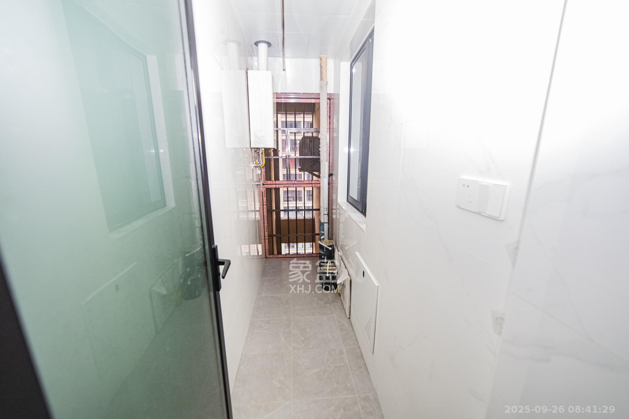 北辰三角洲E7区 3室2厅1卫 110.0万 北辰三角洲E7区 3室2厅1卫 110.0万阳台