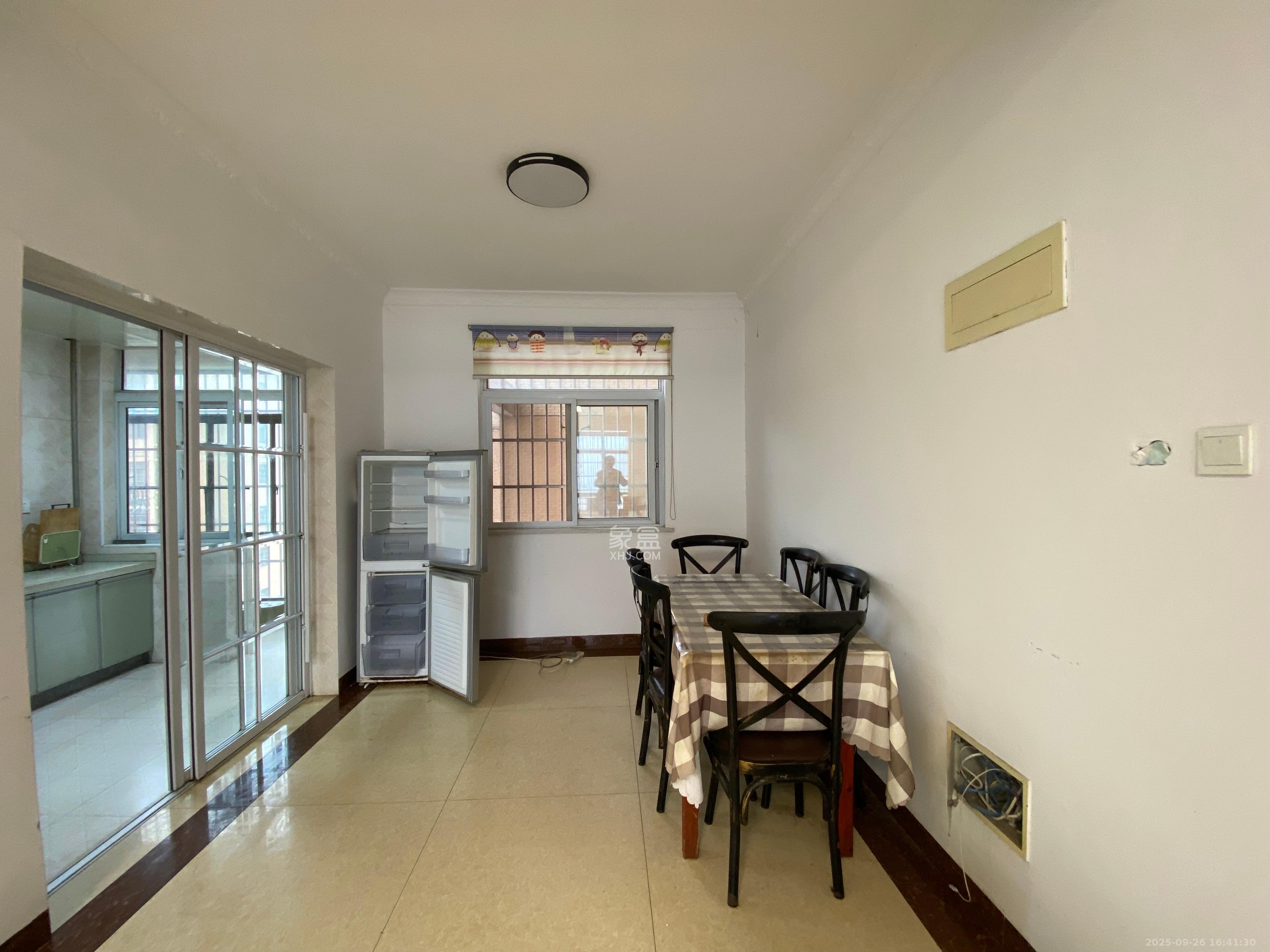 白田佳苑 3室2厅2卫 2000.0元/月 白田佳苑 3室2厅2卫 2000.0元/月室内图