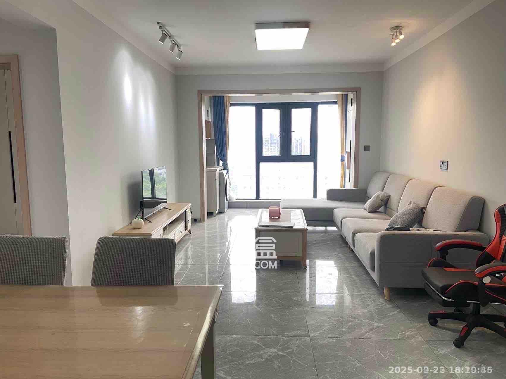 荣盛花语书苑 3室2厅1卫 3300.0元/月 荣盛花语书苑 3室2厅1卫 3300.0元/月室内图