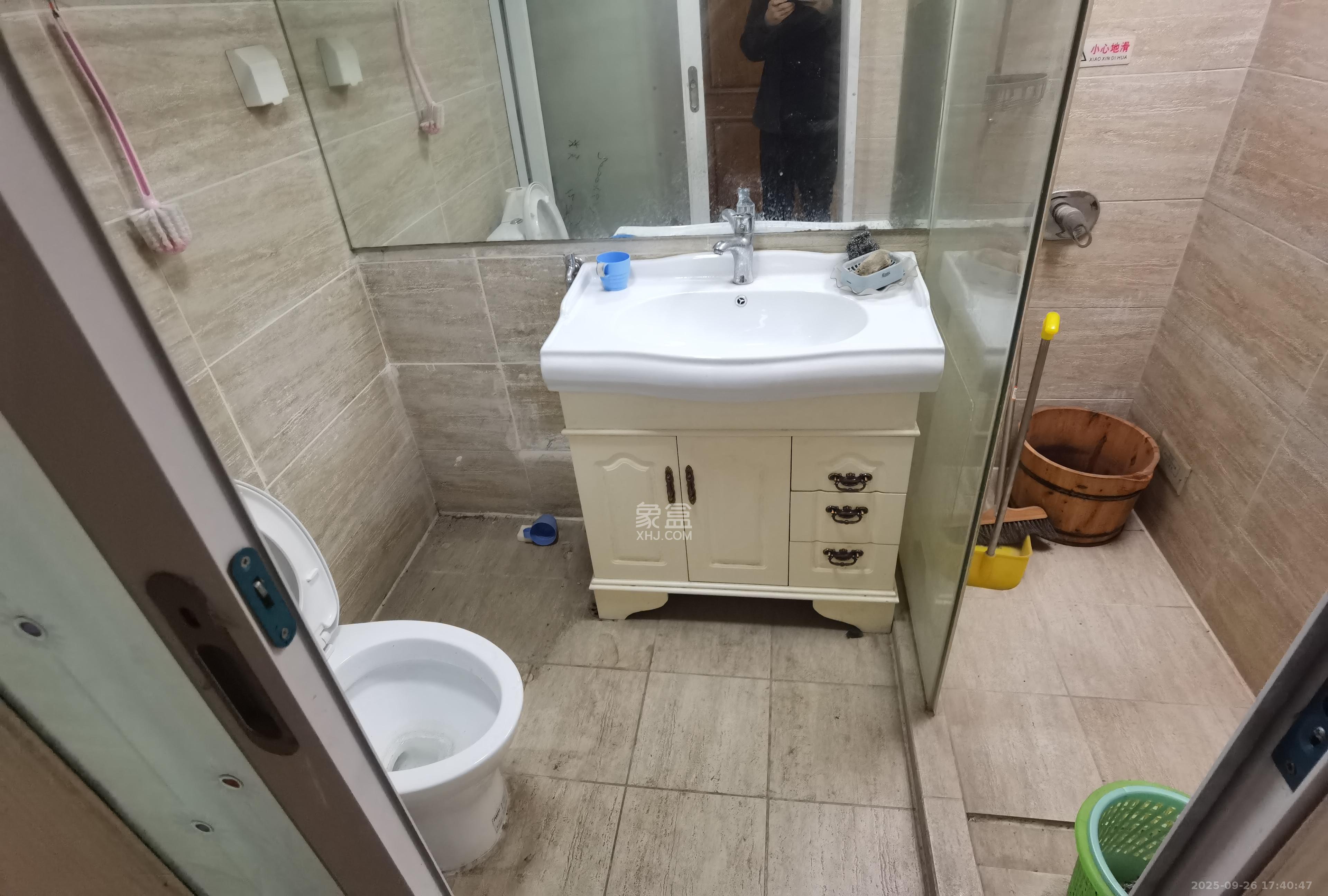 三重星都心  1室1厅1卫   1500.00元/月室内图