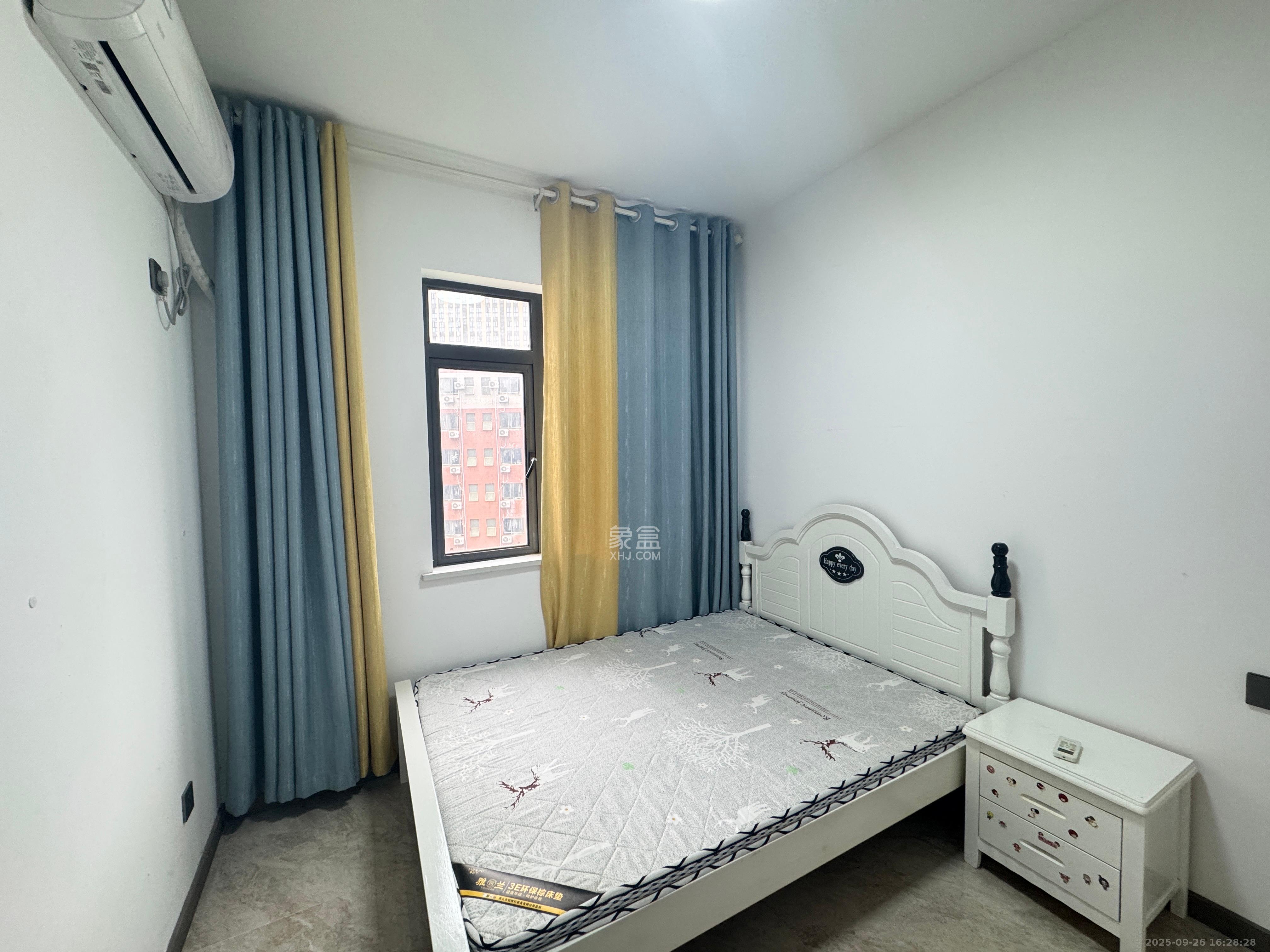 月亮湾草莓街区一、二期 4室2厅1卫 2300.0元/月 月亮湾草莓街区一、二期 4室2厅1卫 2300.0元/月室内图