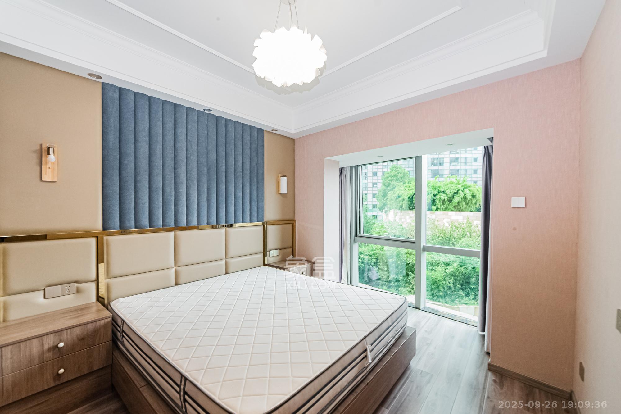 北辰定江洋  2室2厅2卫   235.00万卧室