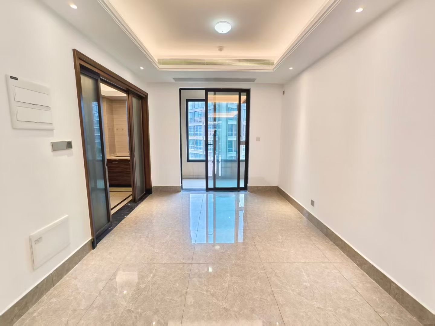 富力首府 3室2厅2卫 5900.0元/月 富力首府 3室2厅2卫 5900.0元/月室内图