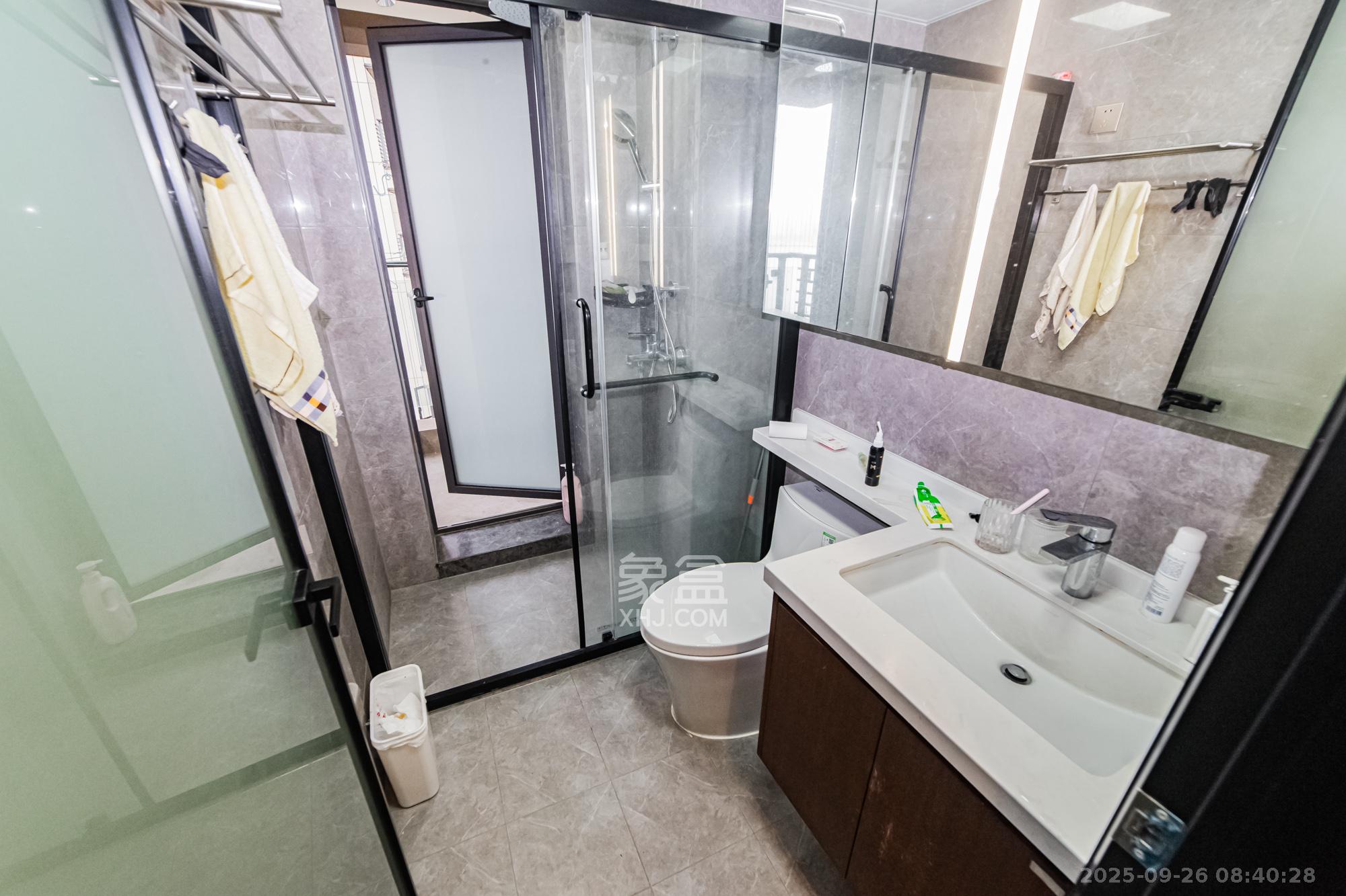 北辰瀚江府  3室2厅2卫    289.0万卫生间