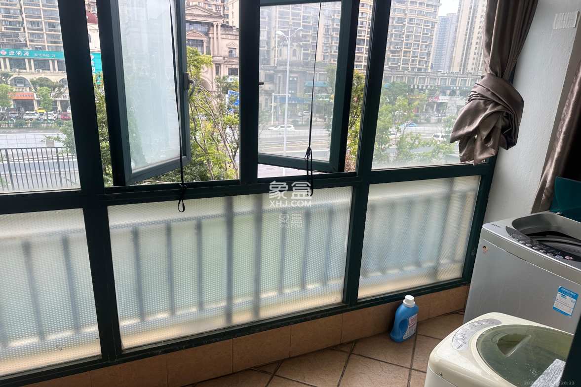 星城世家  3室2厅2卫    3000.0元/月 星城世家  3室2厅2卫    3000.0元/月室内图