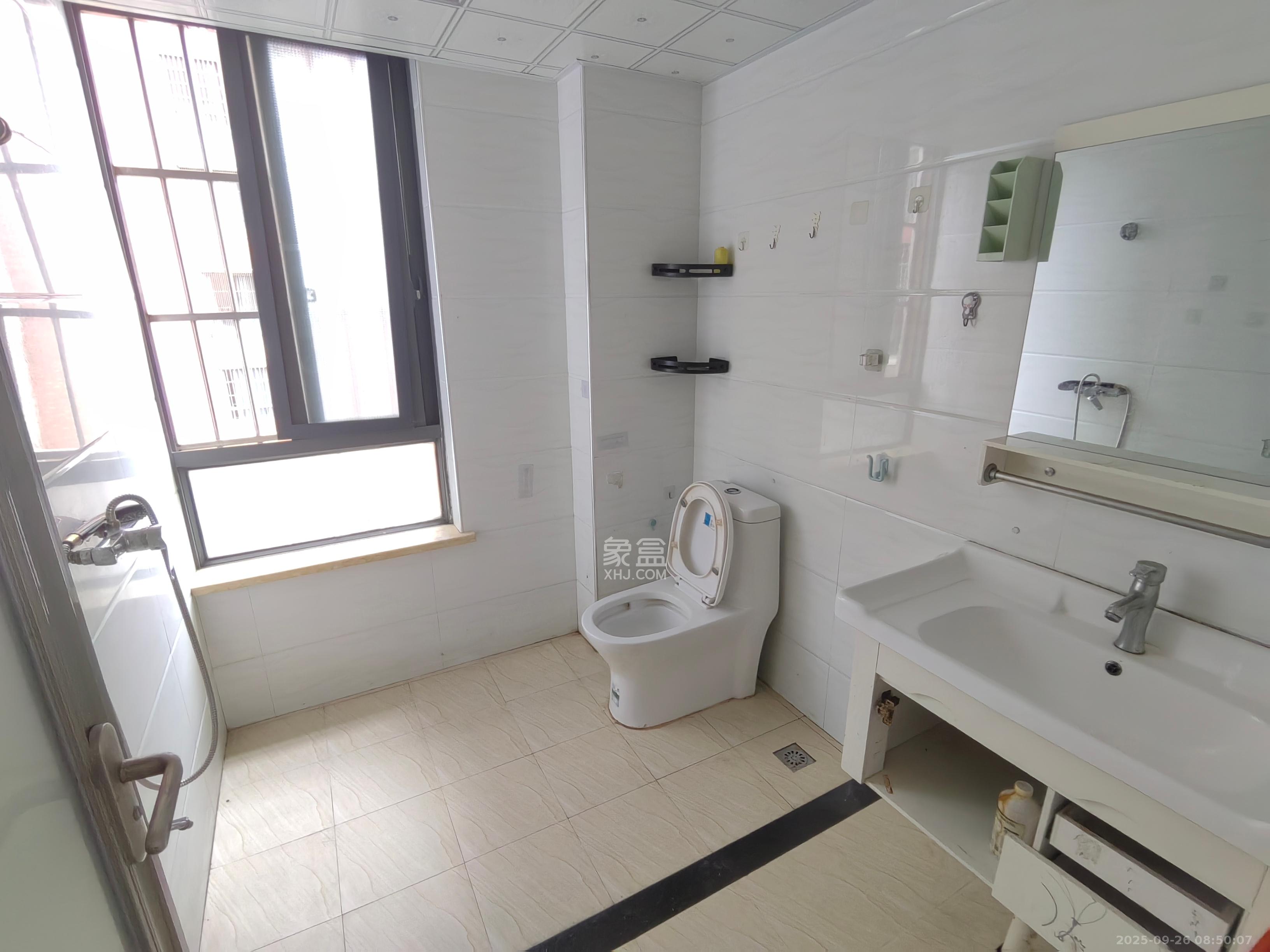 华润凤凰城二期  2室1厅1卫    1600.0元/月室内图