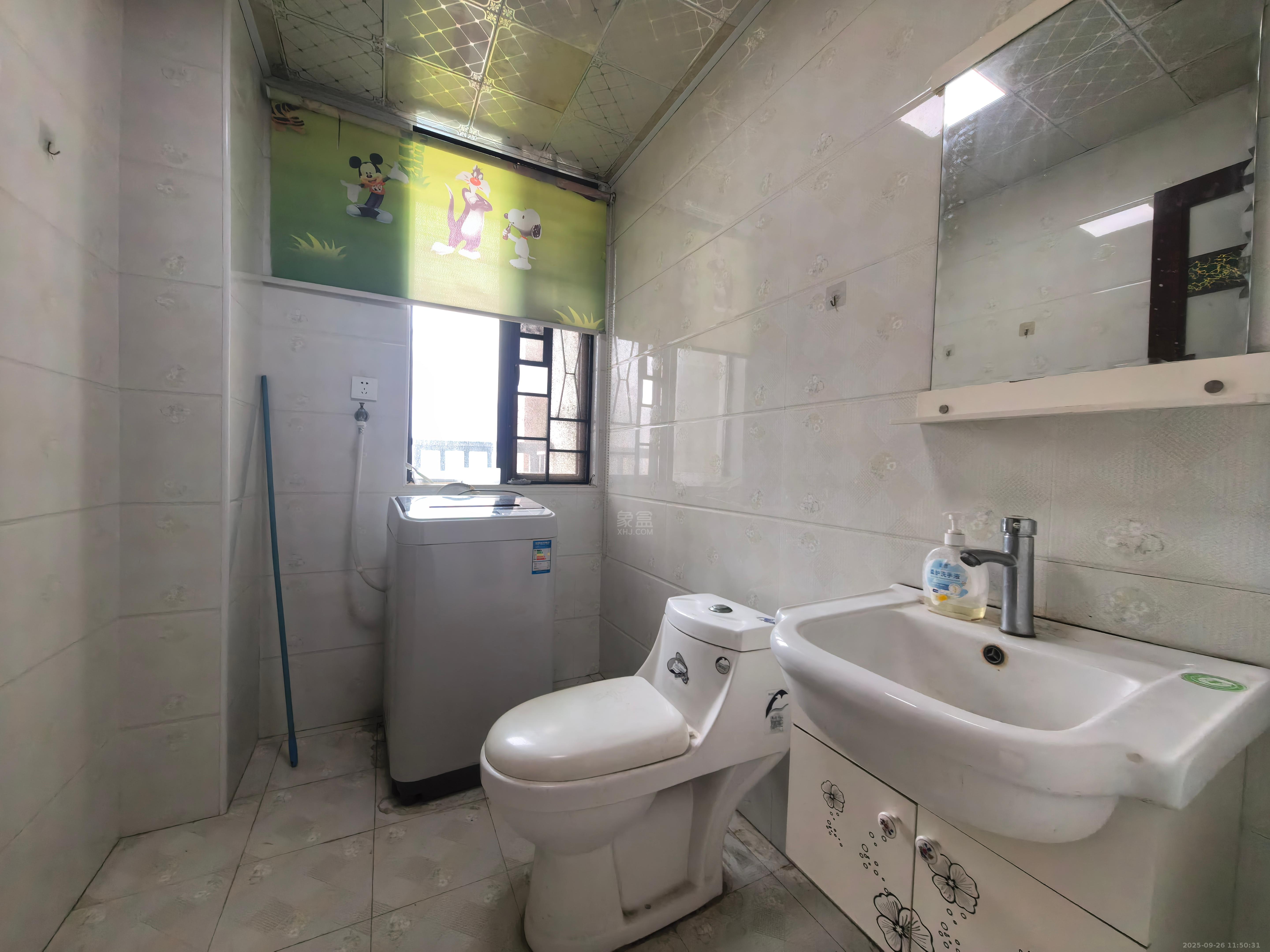 泰山公馆 3室2厅2卫 1800.0元/月 泰山公馆 3室2厅2卫 1800.0元/月室内图