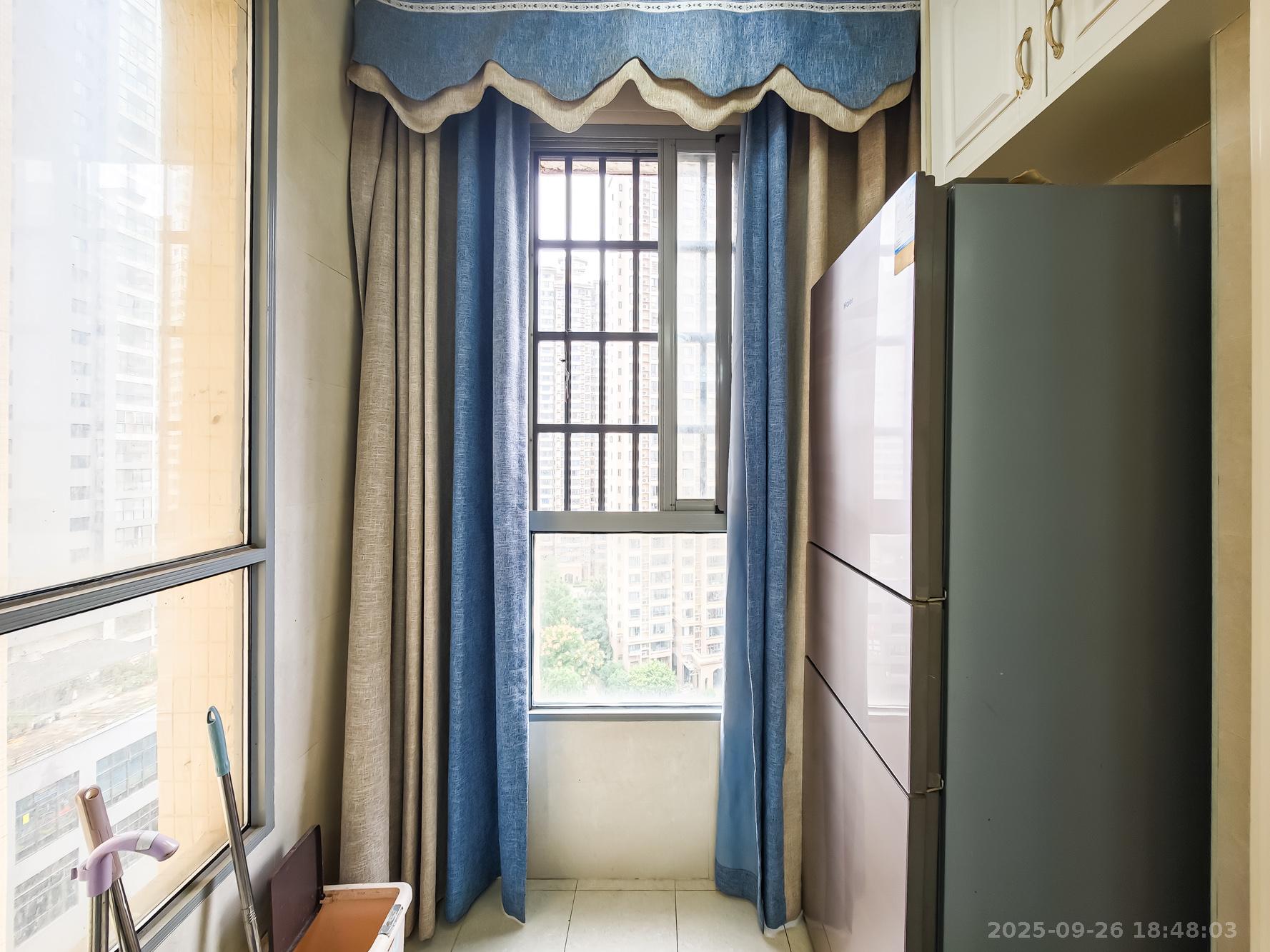 钱隆世家 3室2厅1卫 72.0万 钱隆世家 3室2厅1卫 72.0万阳台