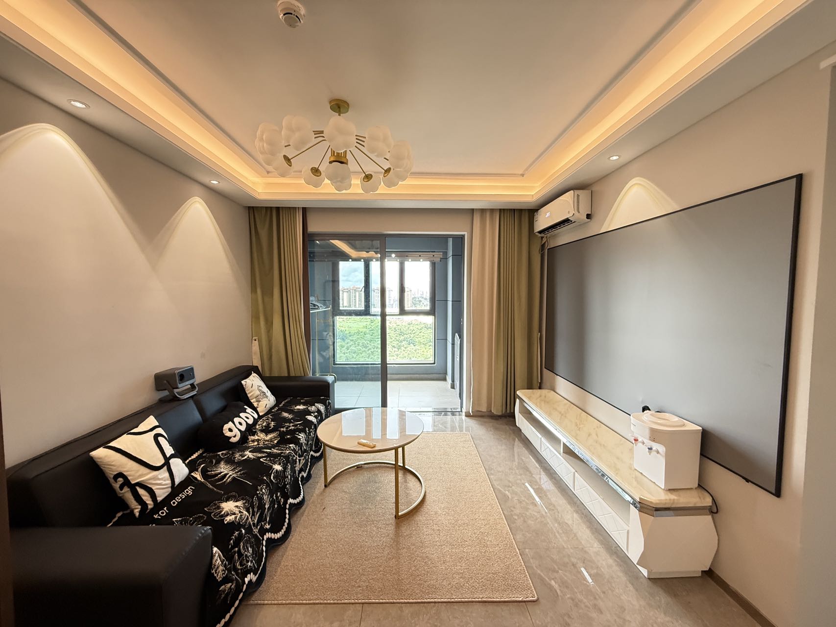 环球100宝龙城 3室2厅2卫 90.0万 环球100宝龙城 3室2厅2卫 90.0万客厅