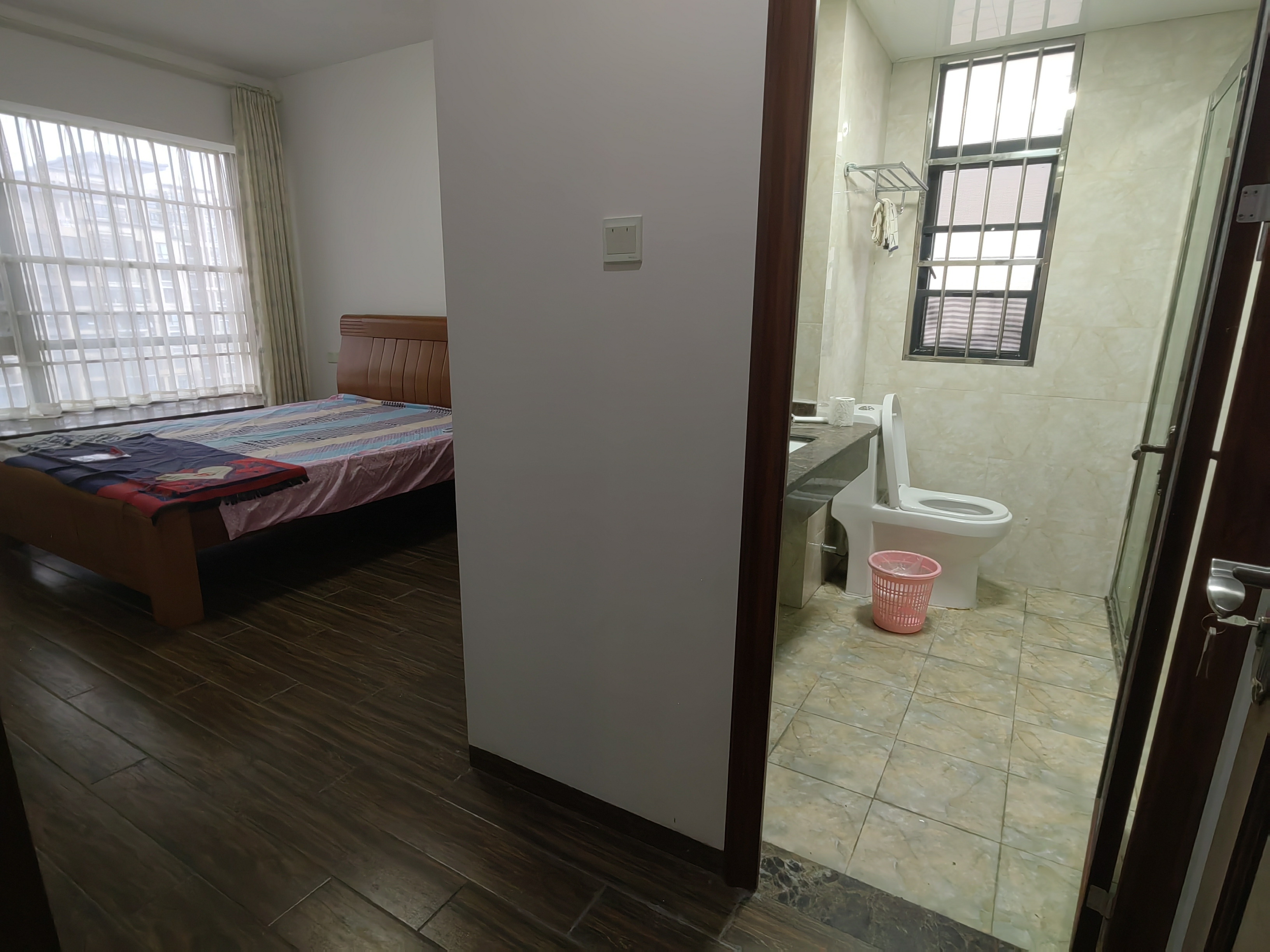 五源河公寓B区 3室2厅2卫 2200.0元/月 五源河公寓B区 3室2厅2卫 2200.0元/月室内图