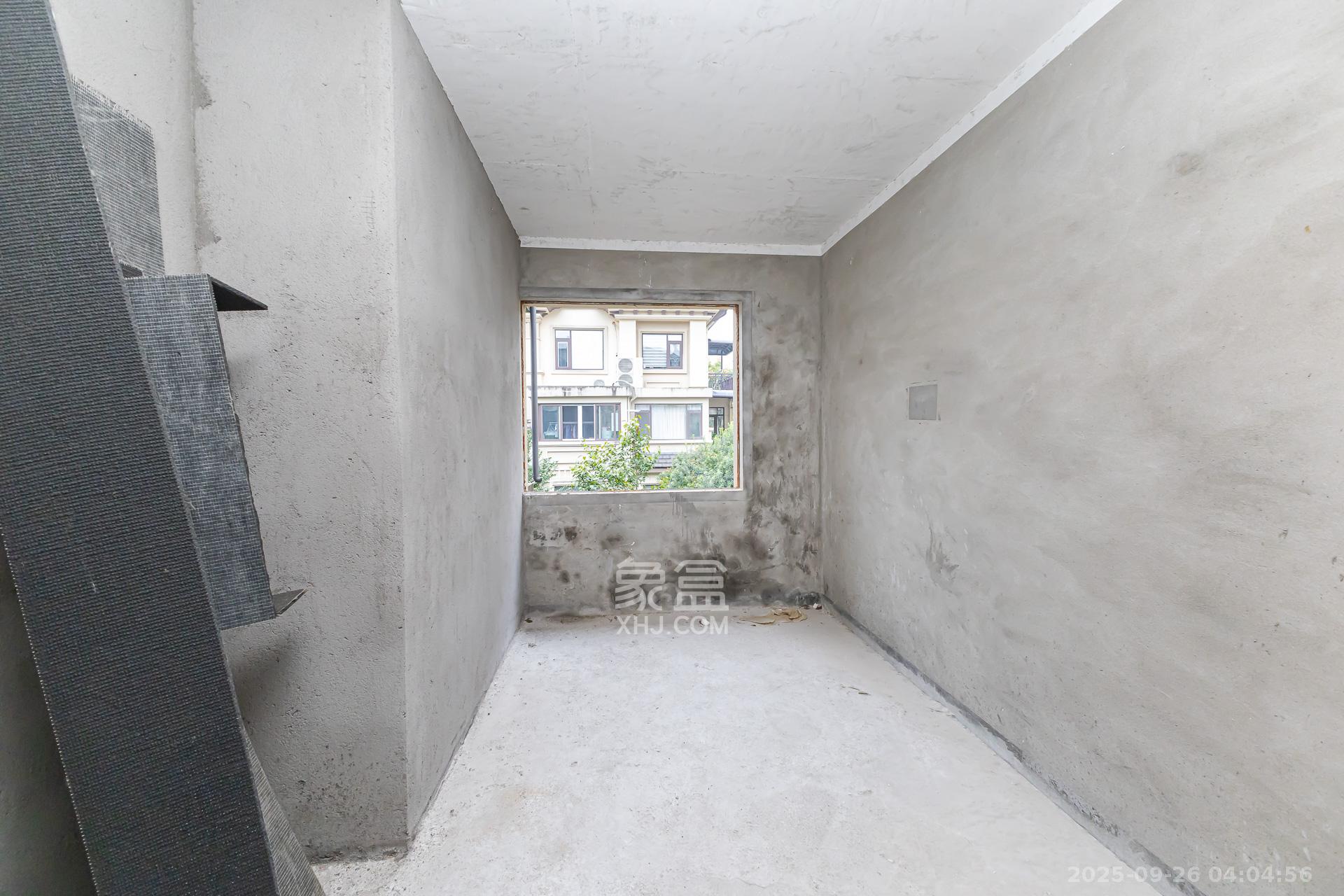 龙湖湘风原著(龙湖湘风星城) 5室3厅3卫 260.0万 龙湖湘风原著(龙湖湘风星城) 5室3厅3卫 260.0万卧室