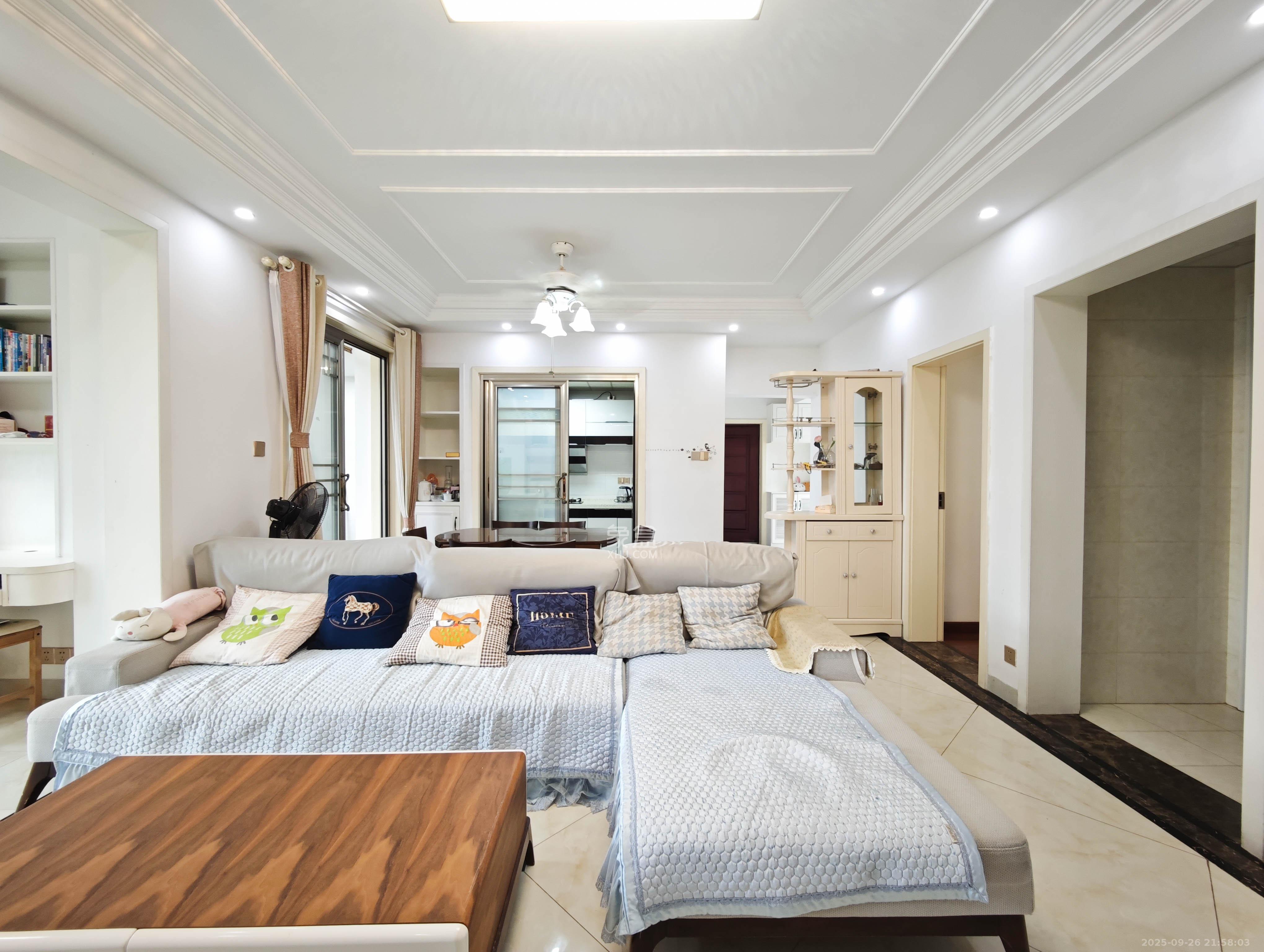 长房半岛蓝湾（观山月）  3室2厅2卫    104.0万其他