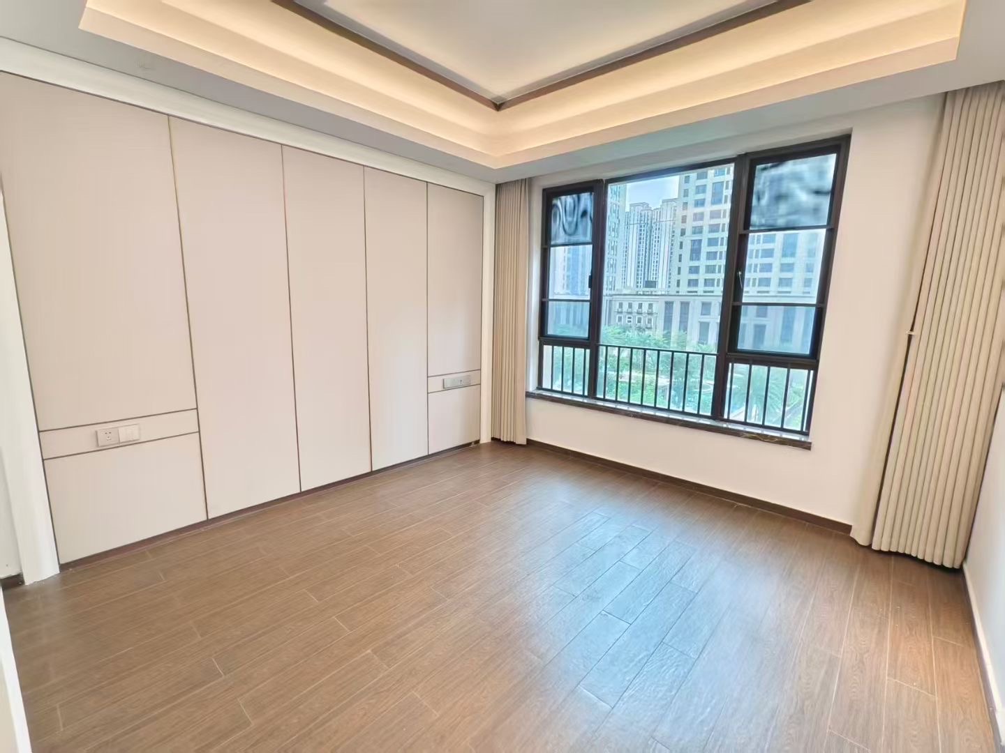 富力首府 3室2厅2卫 5900.0元/月 富力首府 3室2厅2卫 5900.0元/月室内图