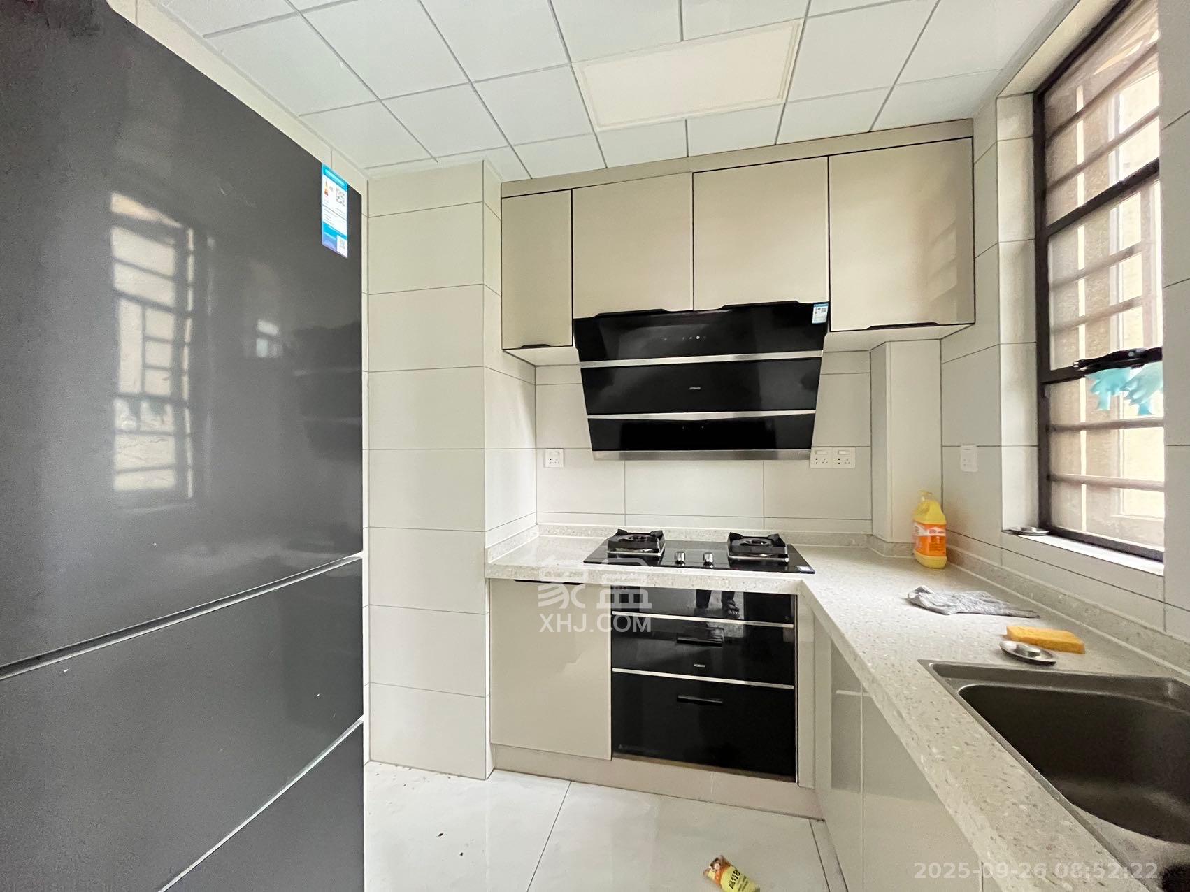 卓越蔚蓝城邦 3室2厅2卫 2600.0元/月 卓越蔚蓝城邦 3室2厅2卫 2600.0元/月室内图