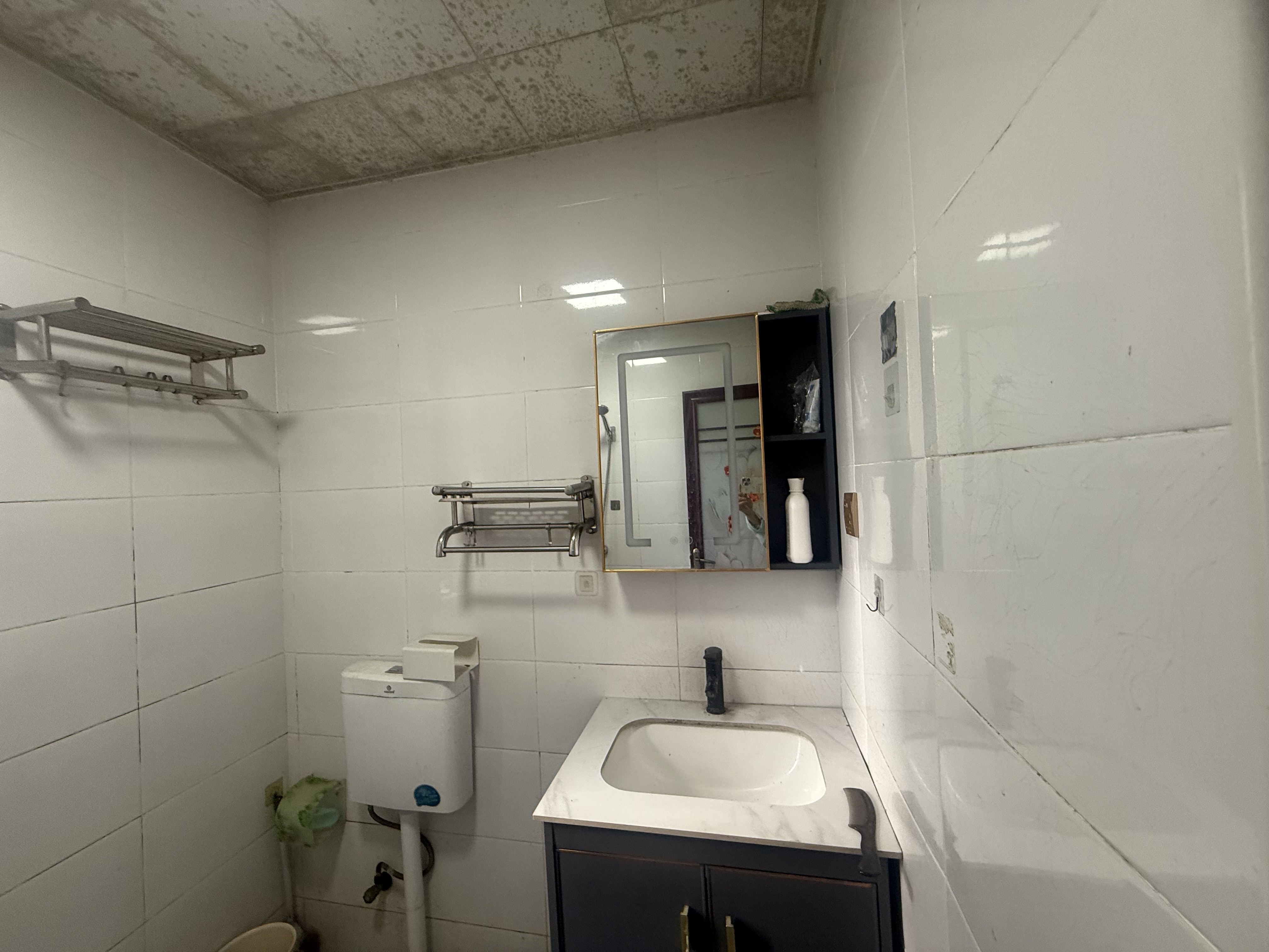 和信广场 3室2厅1卫 2500.0元/月 和信广场 3室2厅1卫 2500.0元/月室内图