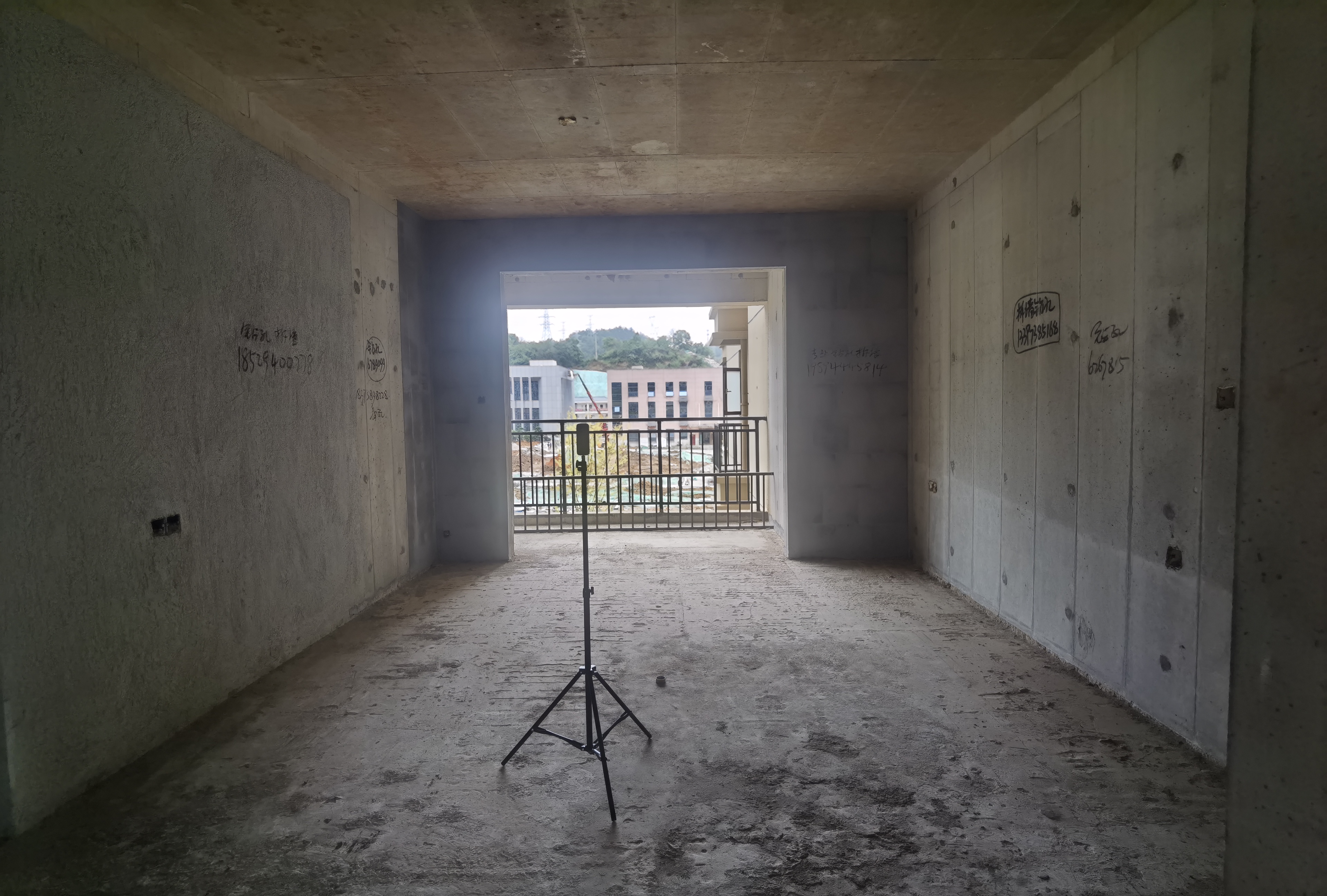 吉大汉珠山府  4室2厅2卫   75.80万 吉大汉珠山府  4室2厅2卫   75.80万室内图1