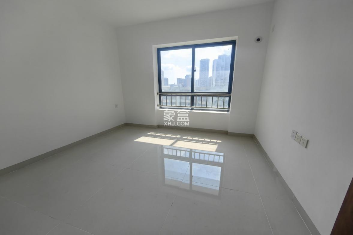 龙城新景 3室2厅2卫 143.0万 龙城新景 3室2厅2卫 143.0万客厅