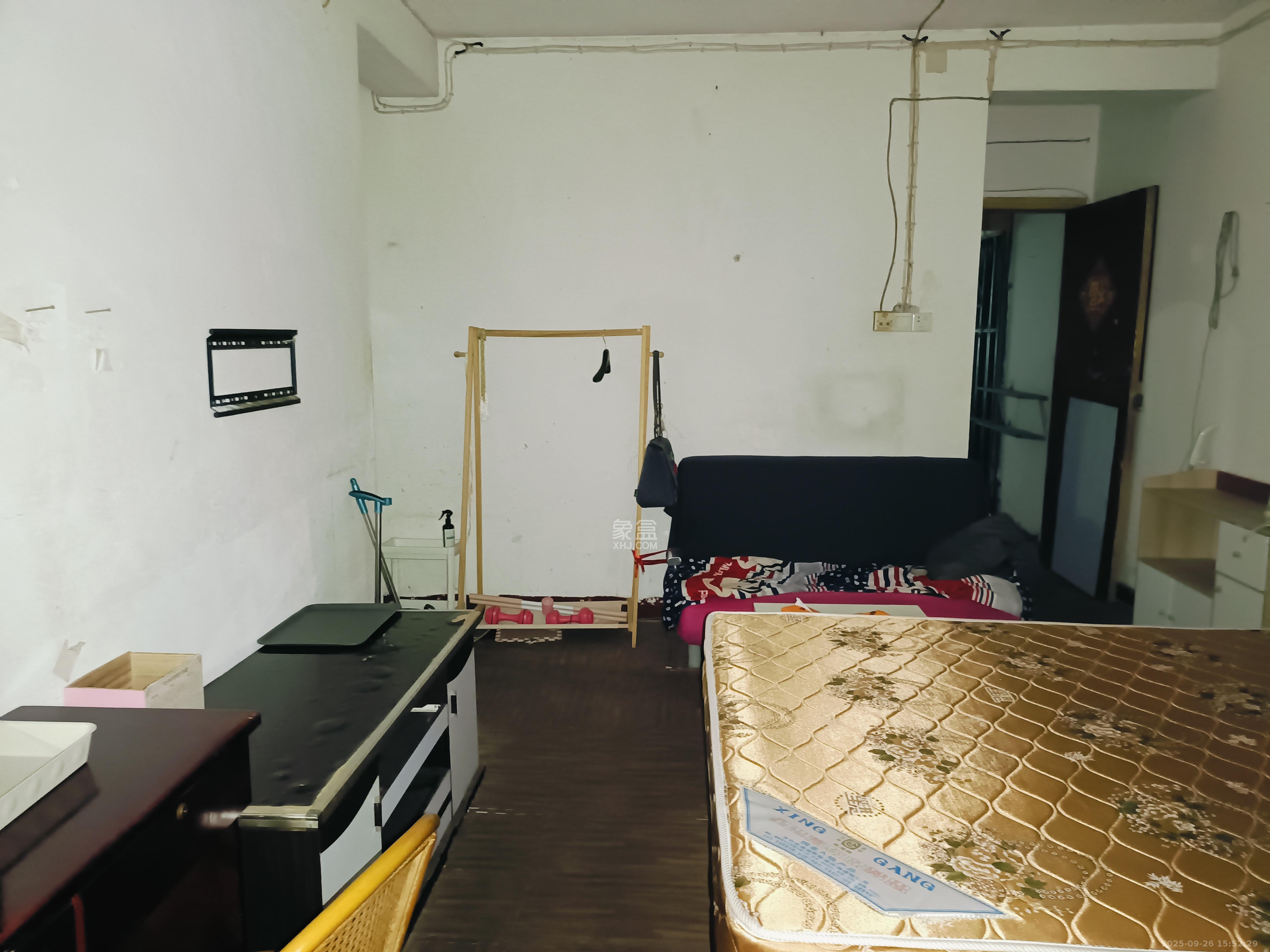 东风路新二村 1室1厅1卫 1000.0元/月 东风路新二村 1室1厅1卫 1000.0元/月室内图