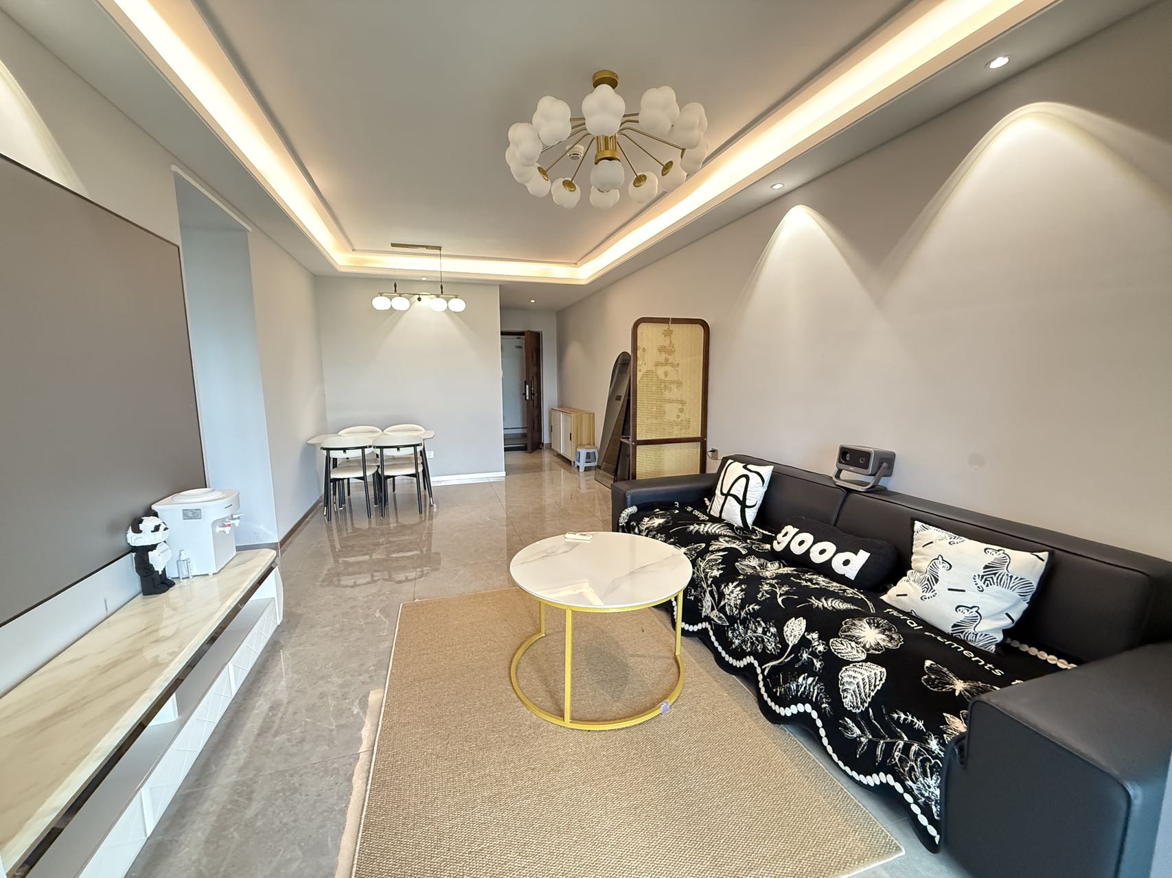 环球100宝龙城 3室2厅2卫 90.0万 环球100宝龙城 3室2厅2卫 90.0万客厅